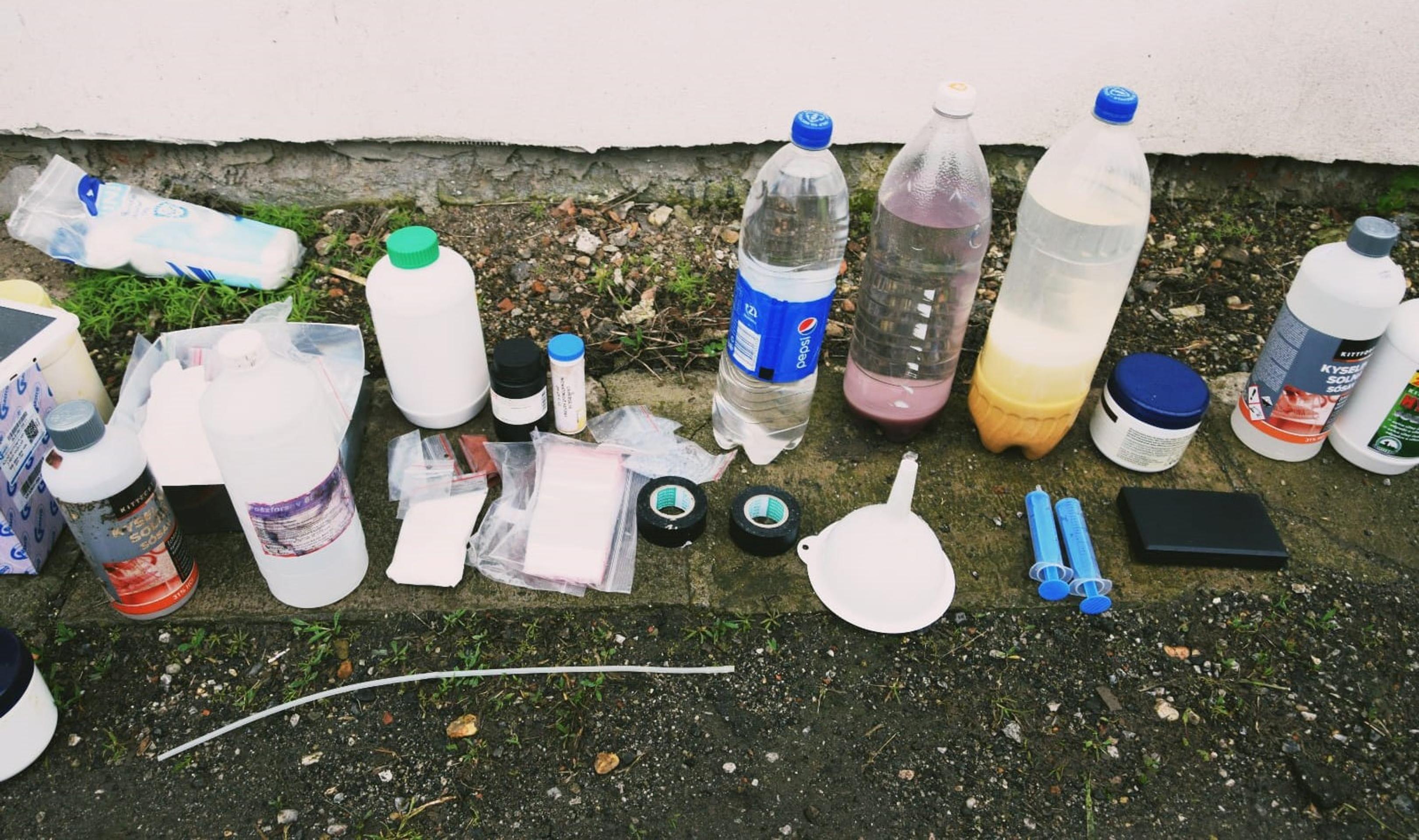 Vodič zastavil, až keď policajti strieľali.