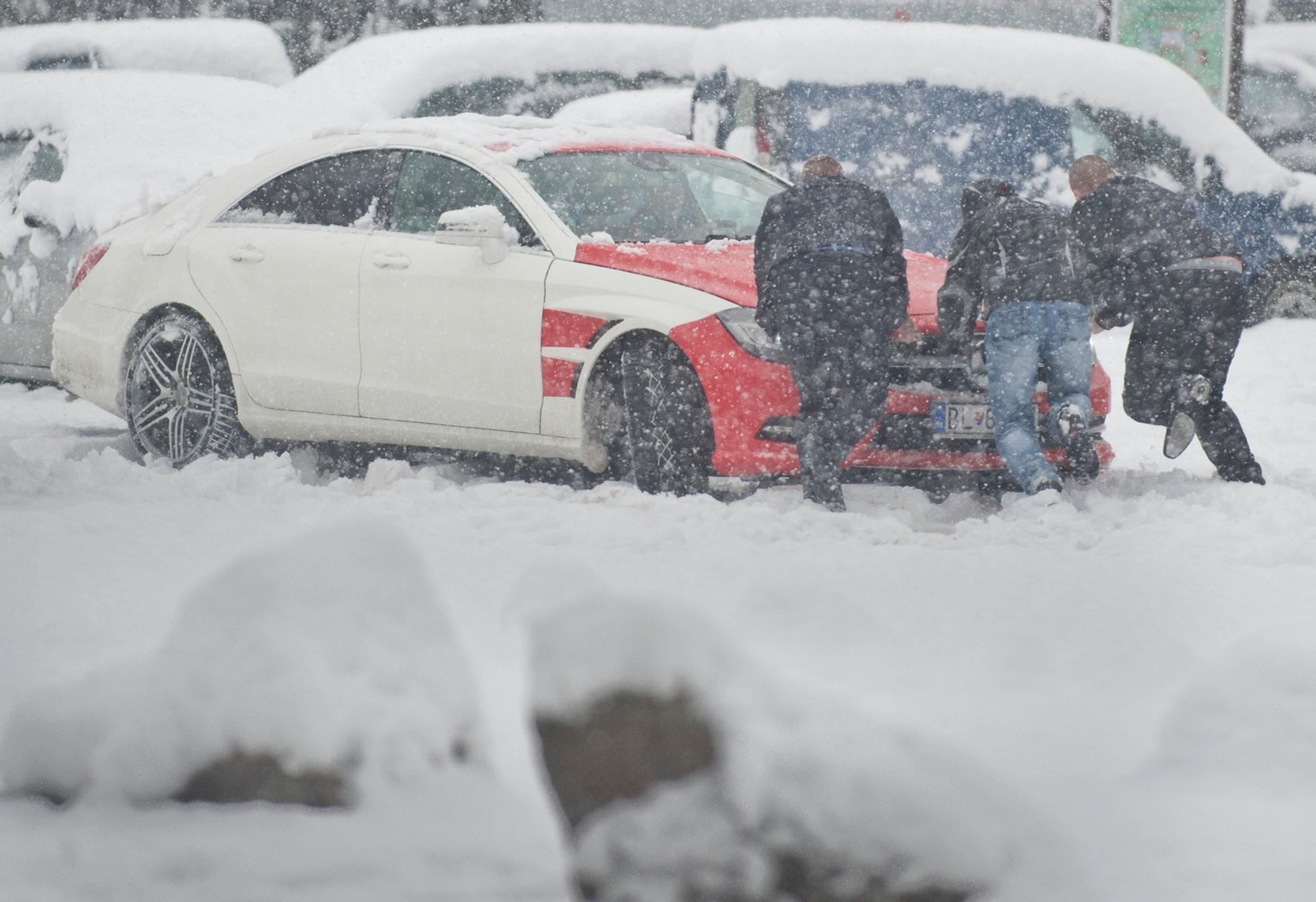 Snehová kalamita v Bratislave 30. januára 2015.