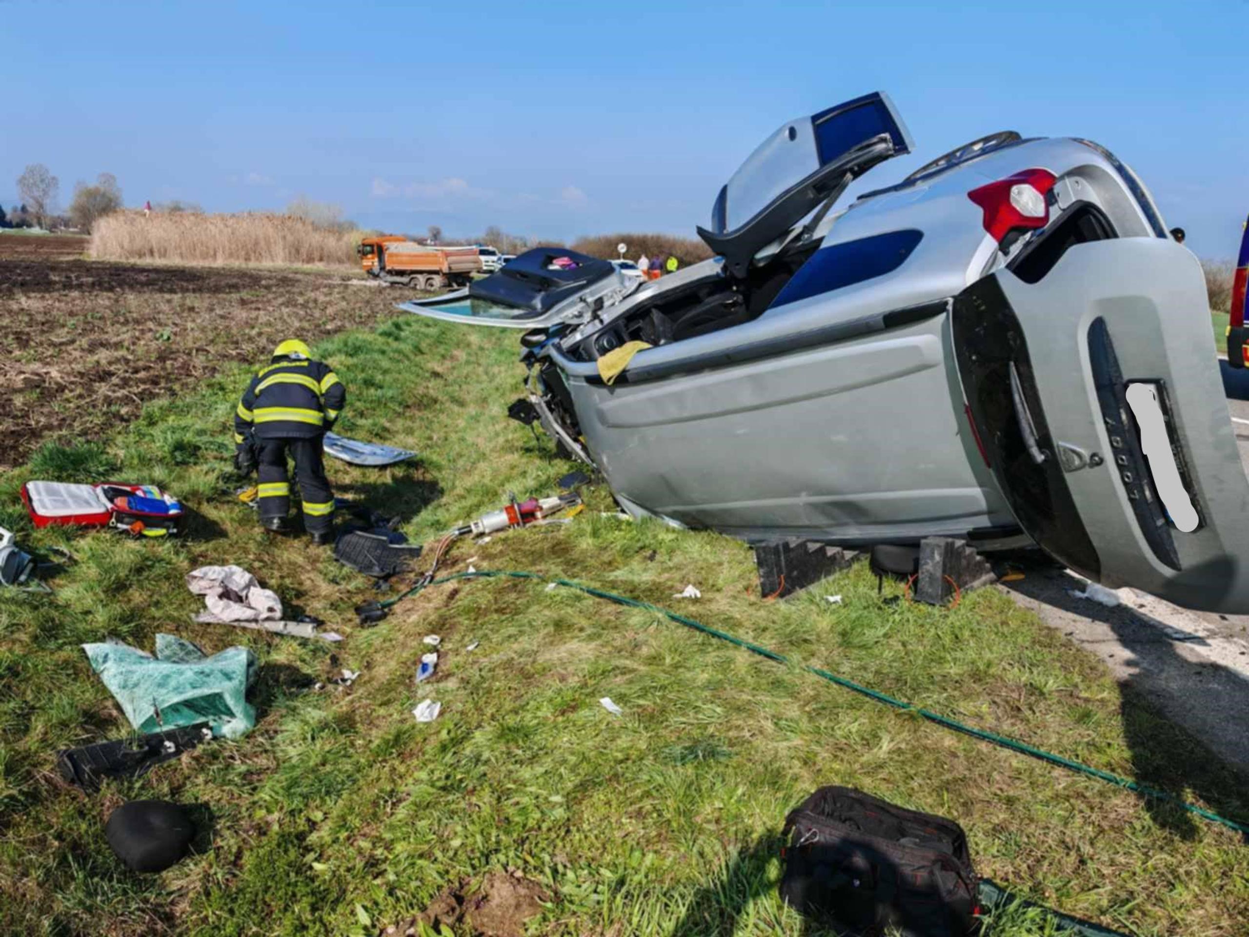 Tragická nehoda pri obci Novosad.