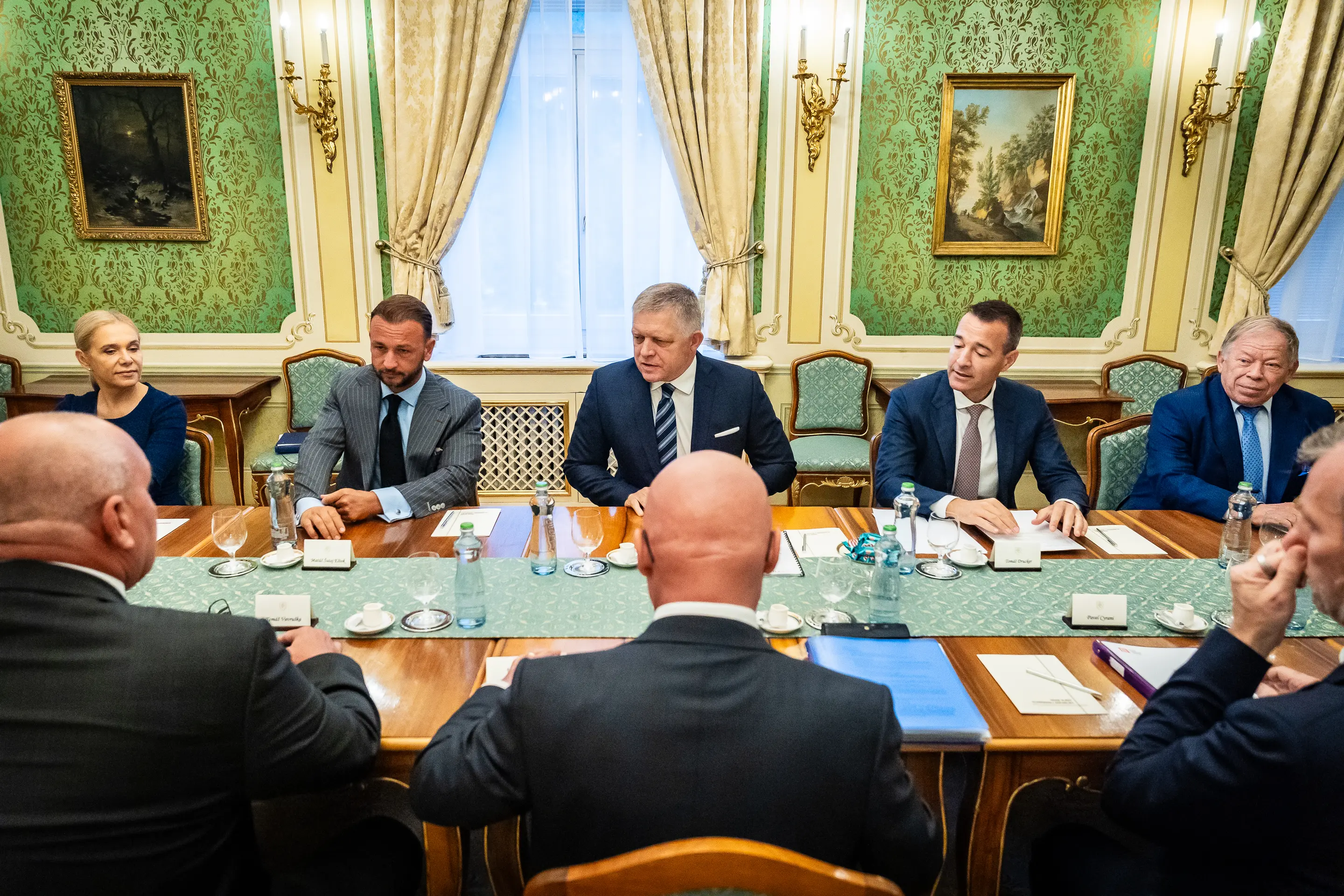 Premiér Fico preberá iniciatívu pri jadrovej elektrárni. Stretol sa s akcionármi.