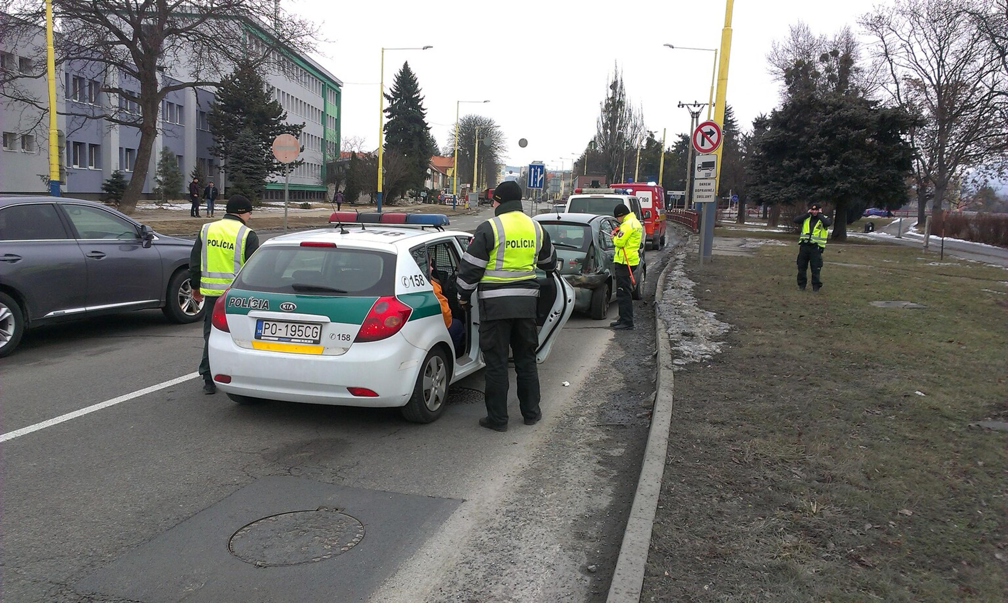 V Prešove sa zrazili dve autá. V jednom sedela opitá dcéra, v druhom jej opitá matka