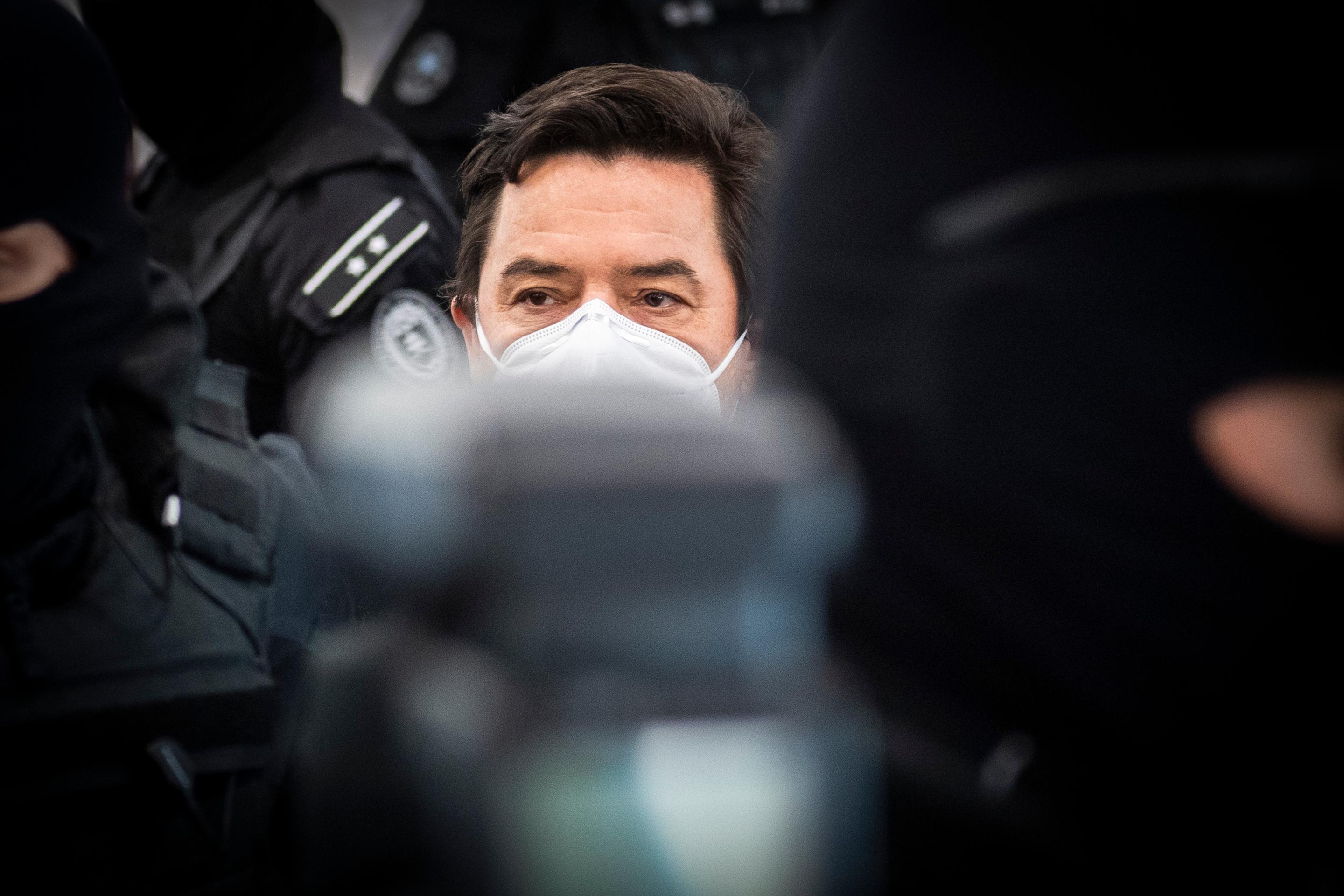 Obžalovaný Marian K. prichádza na ŠTS v Pezinku.