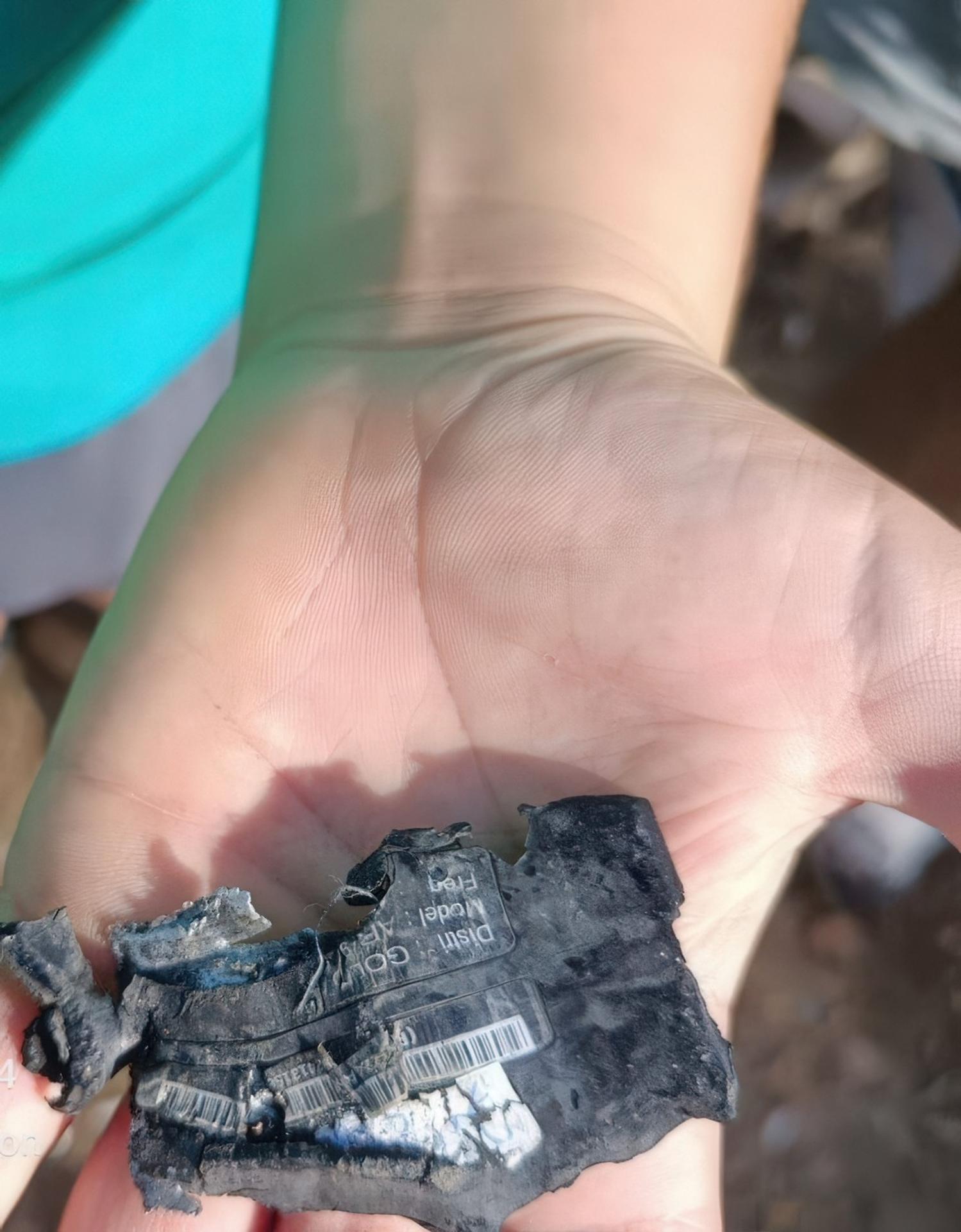 Časť jedného z vybuchnutých pagerov.