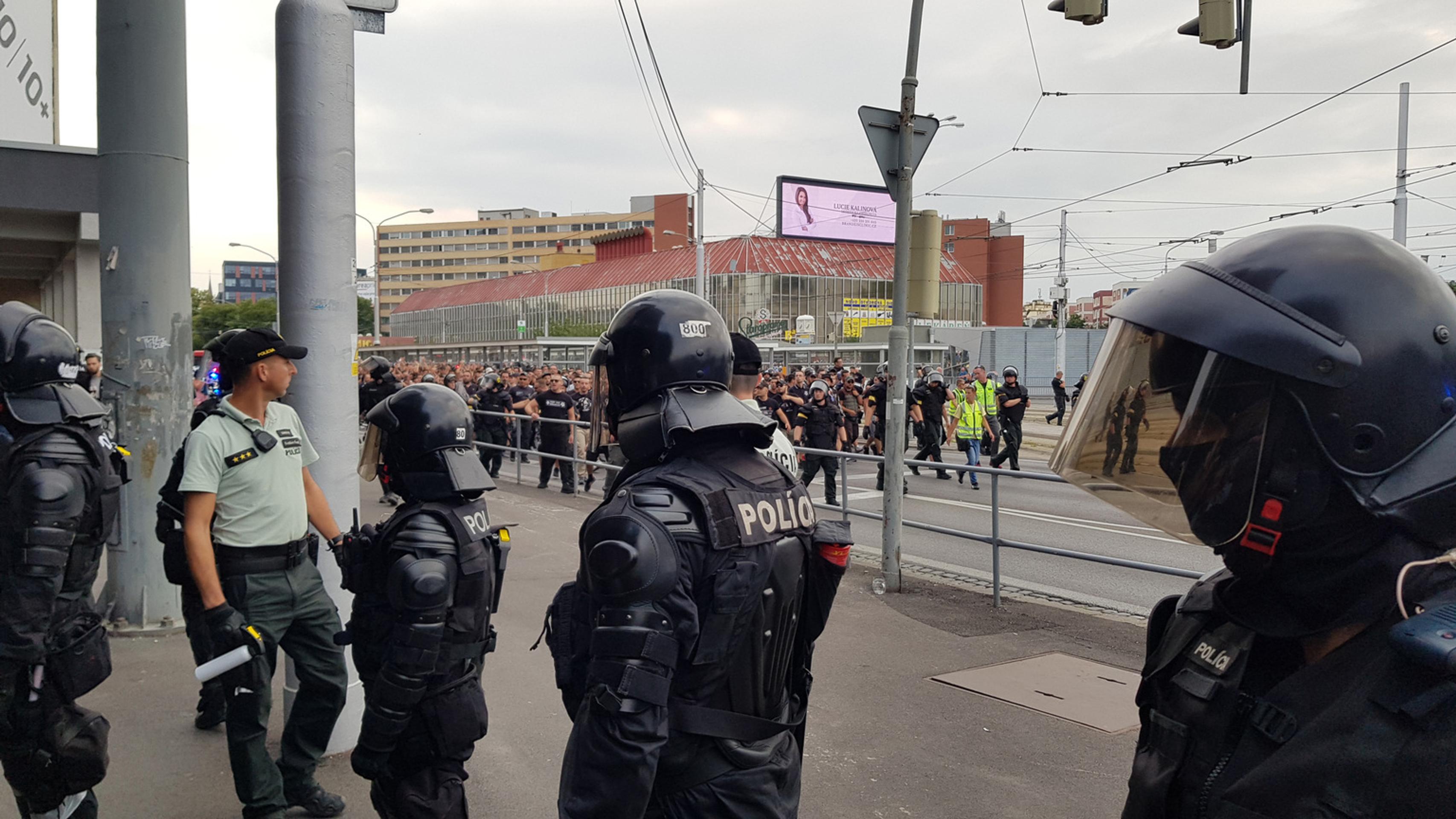 Pochod fanúšikov PAOK Bratislavou.