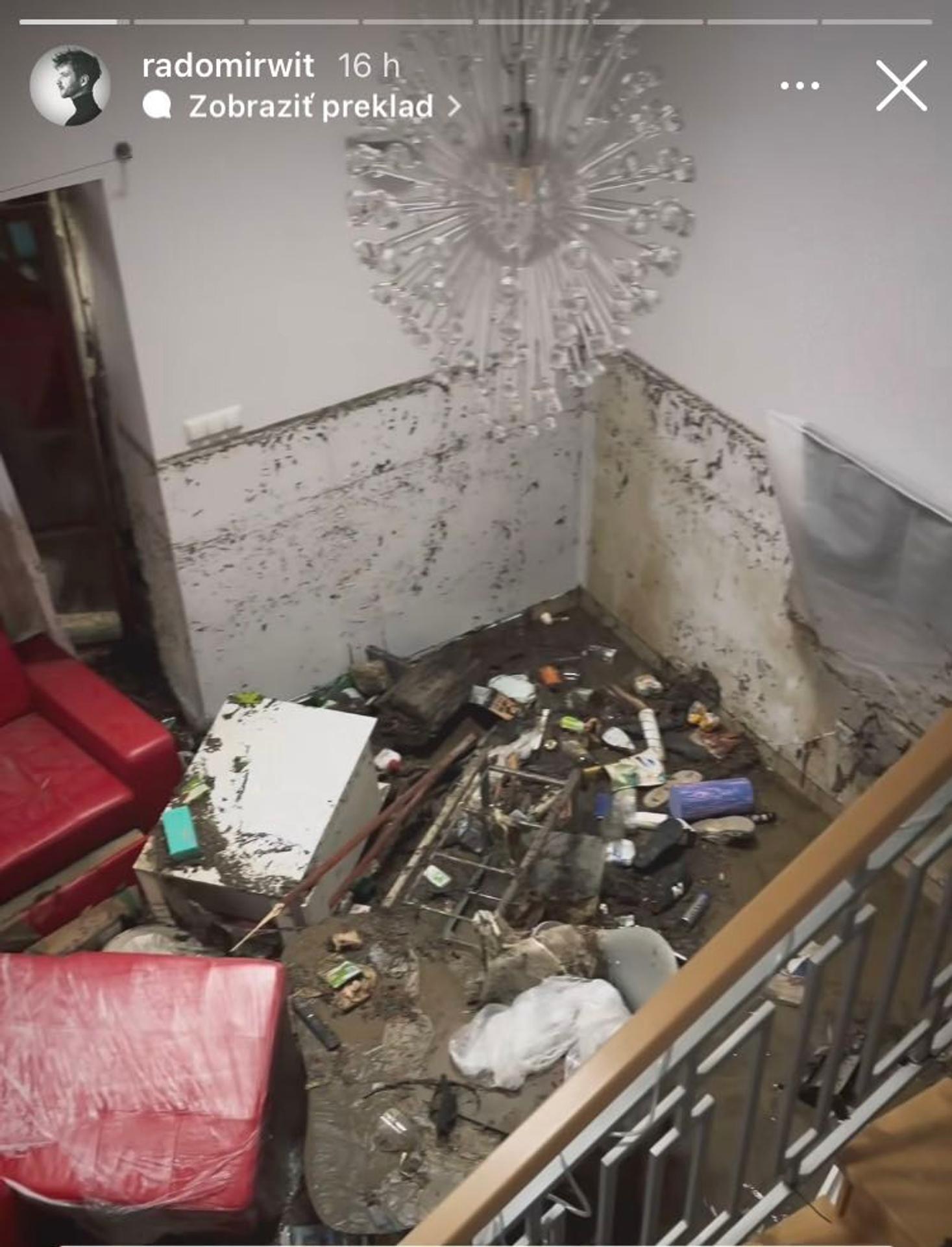 Zábery poľského novinára zo zničeného domu jeho rodiny.