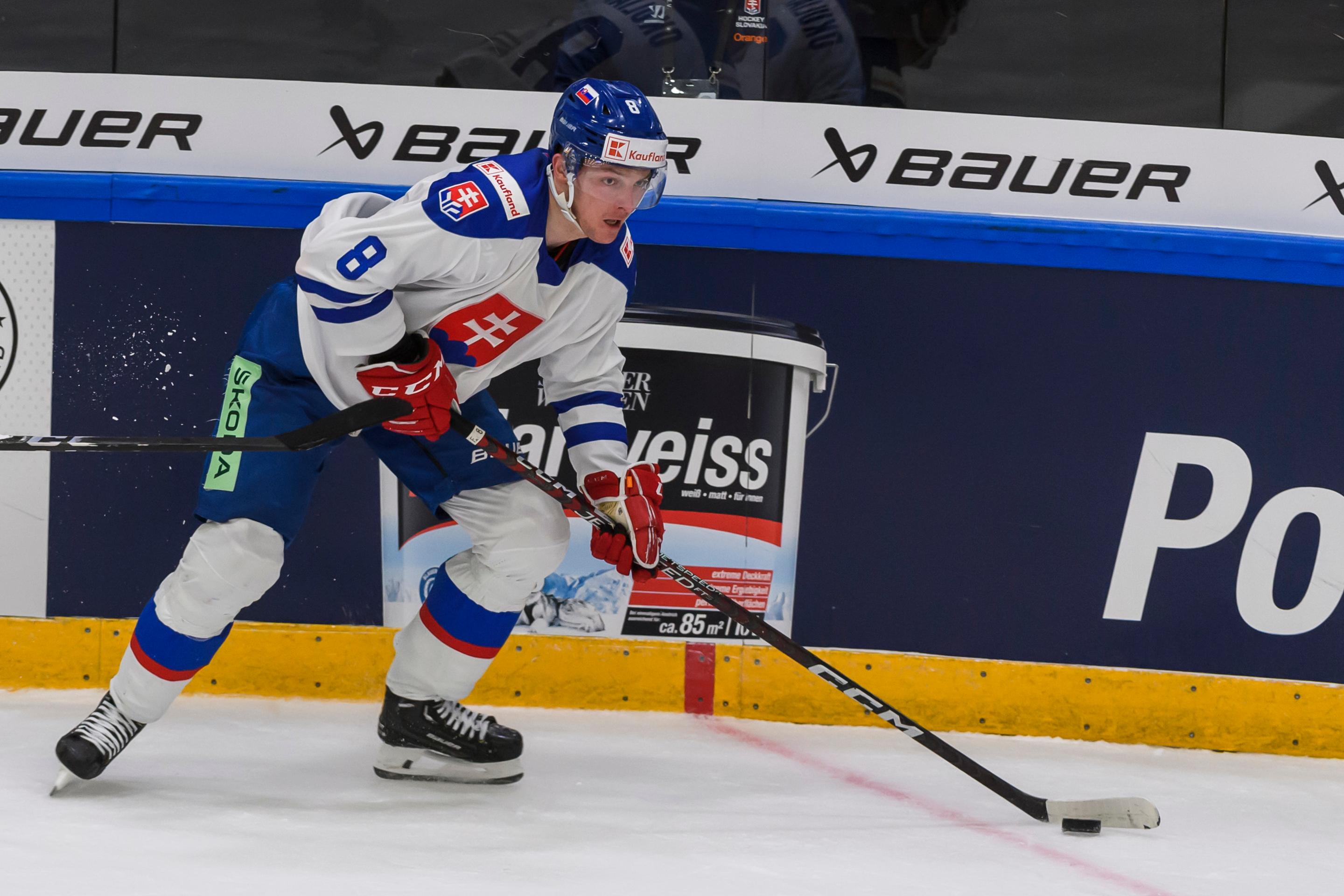 Na snímke slovenský hokejista Oliver Okuliar.