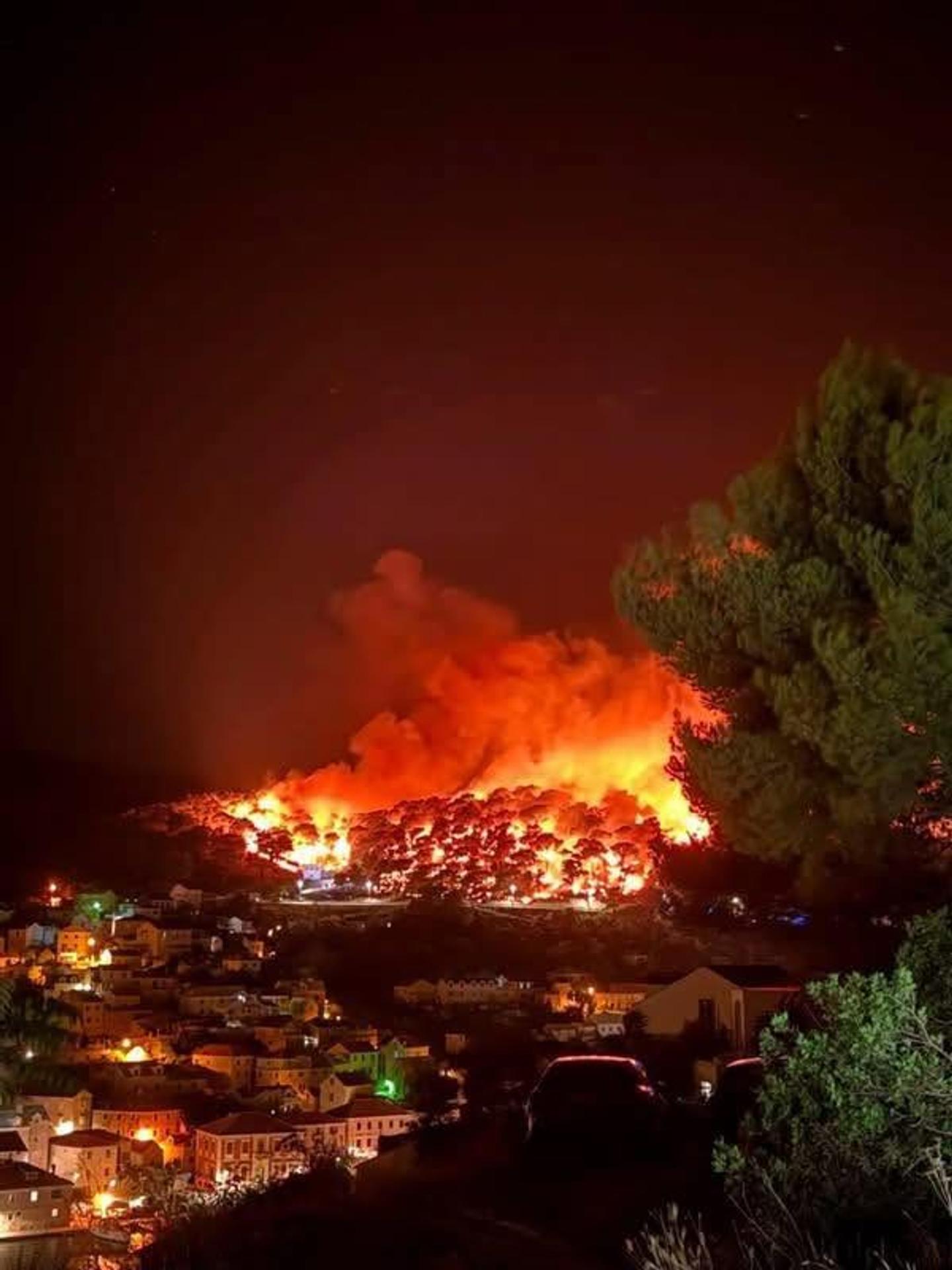 Požiare zasiahli pobrežie Chorvátska.