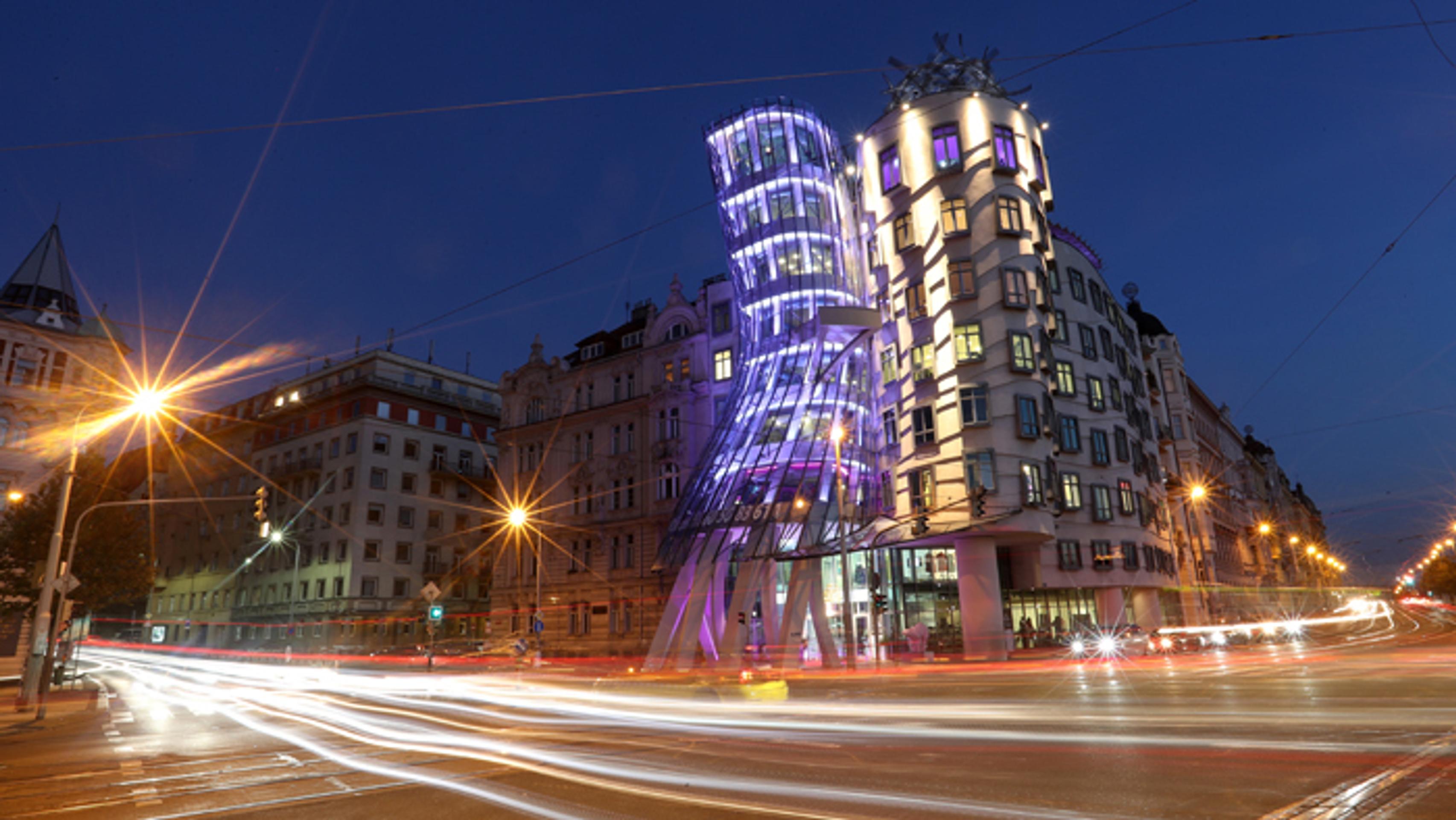 Pohľad na Tancujúci dom v Prahe.