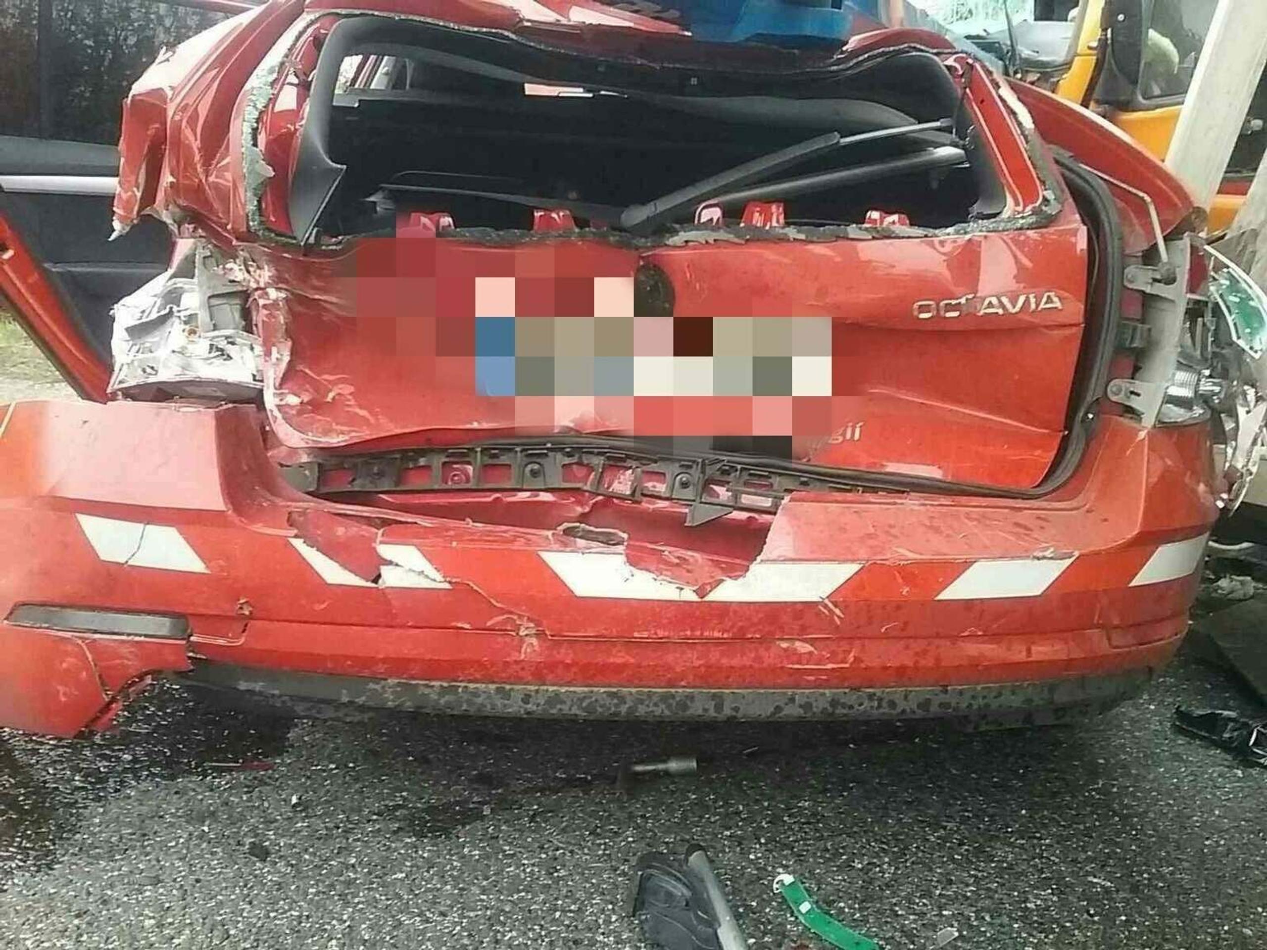 Auto spadlo z 15-metrov vysokého mosta v Mojšovej Lúčke.