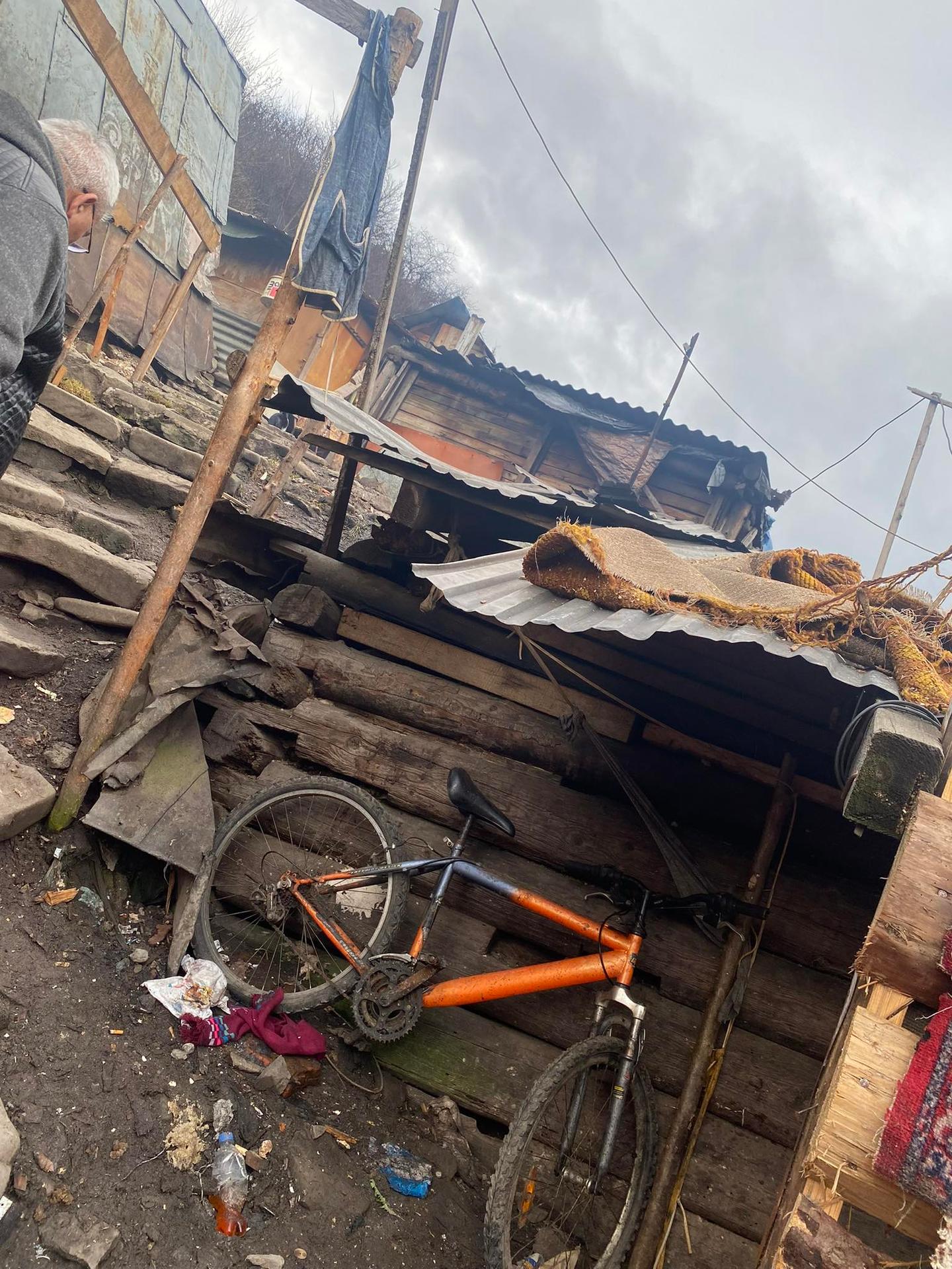 Nestabilný svah nad rómskou osadou v Kolačkove