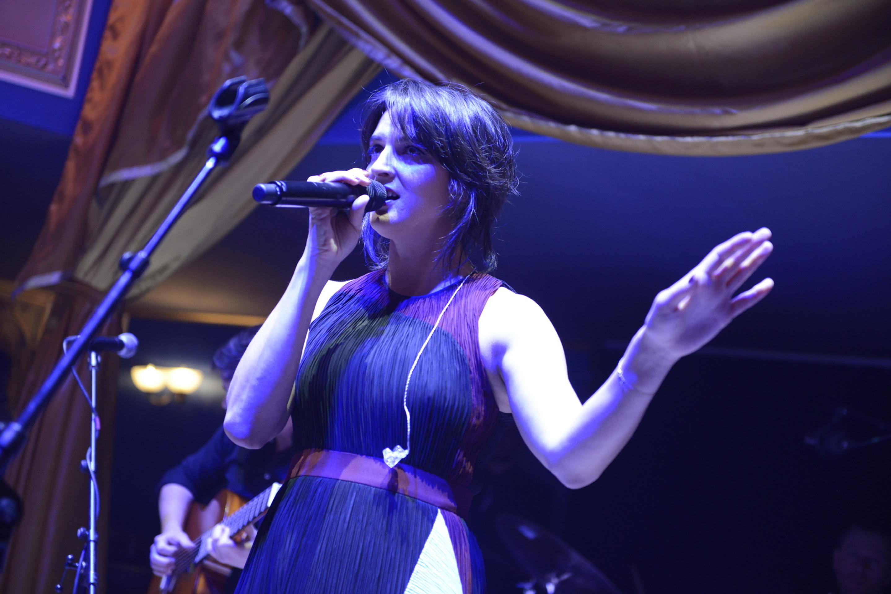 Moderátorka Plesu v opere Božidara Turzonovová. 