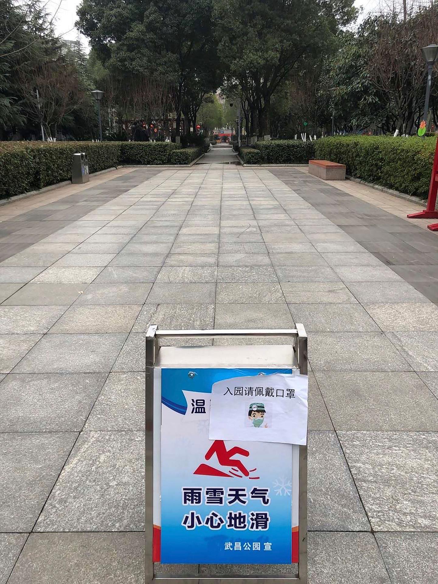 Z mesta Wu-chan je mesto duchov