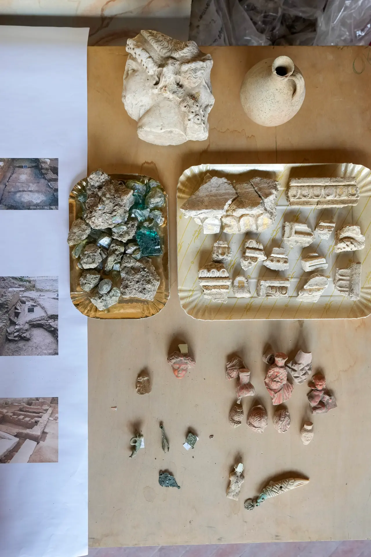 Rímske artefakty z 1. storočia n. l. pochádzajúce z vykopávok Nerovho divadla