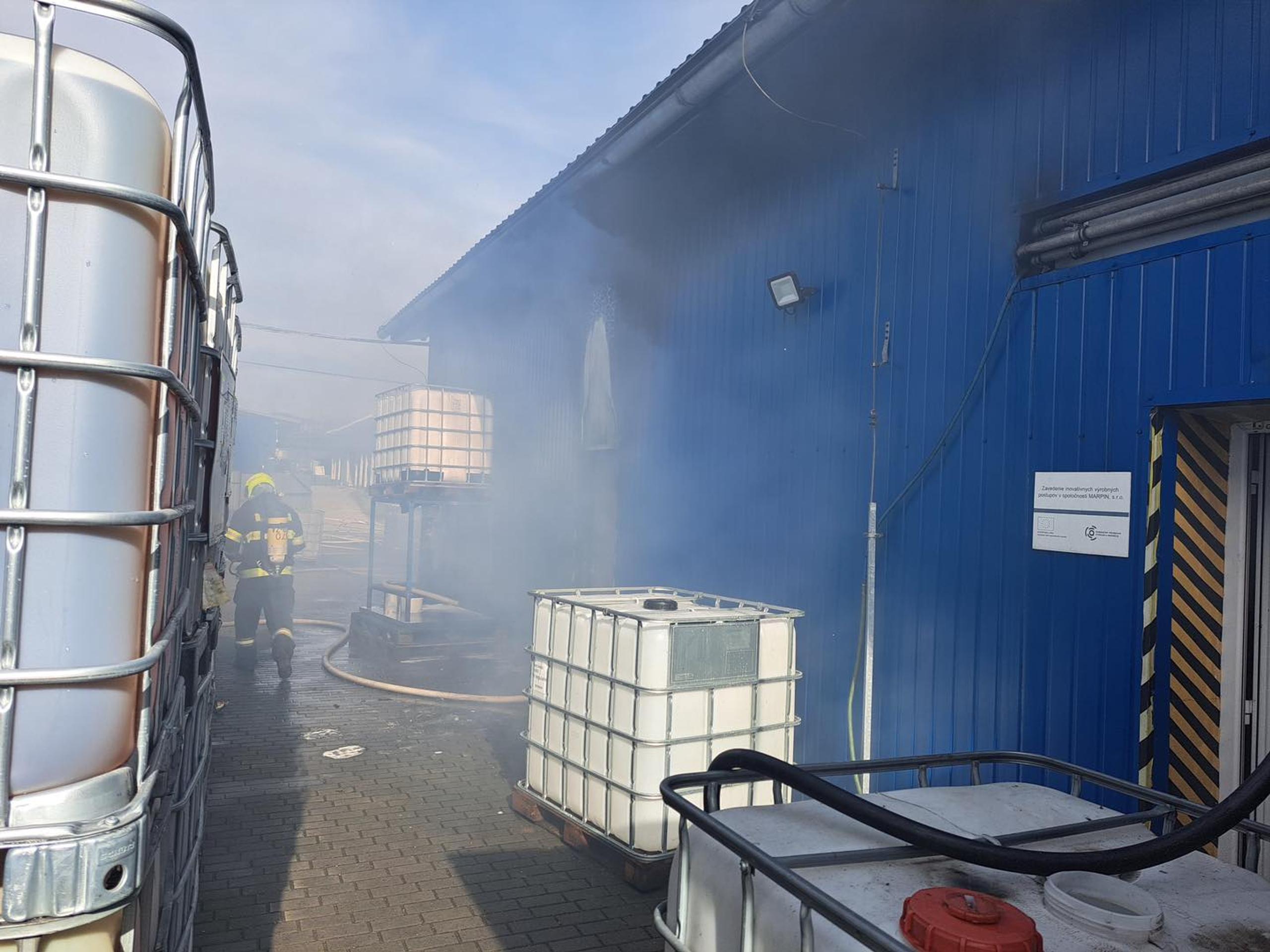Požiar v chemickej fabrike v Kysuckom Novom Meste.