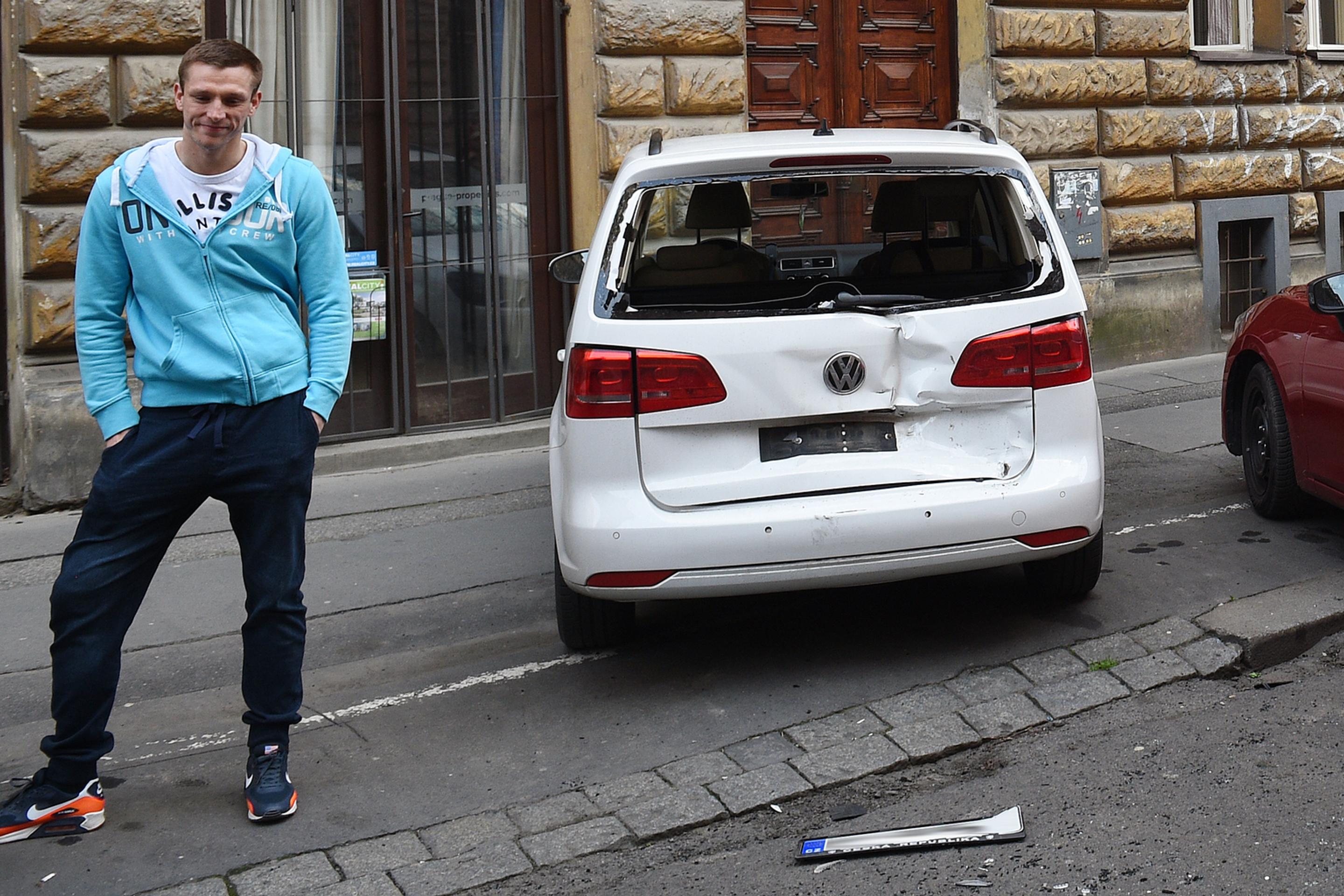 Majiteľ zničeného auta.