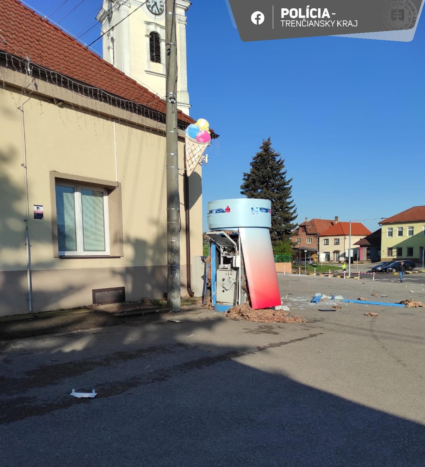 V Oslanoch úradovala bankomatová mafia.