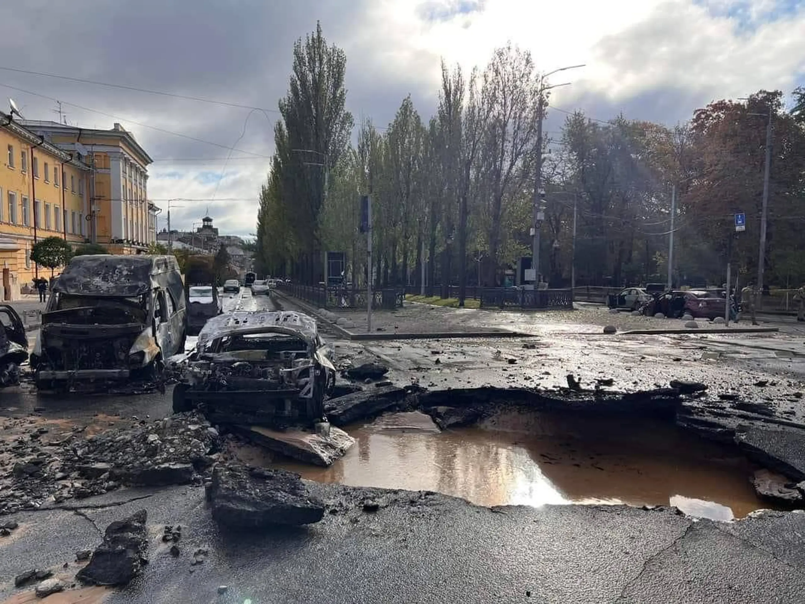 Podľa Zelenského boli strely namierené na civilné obete