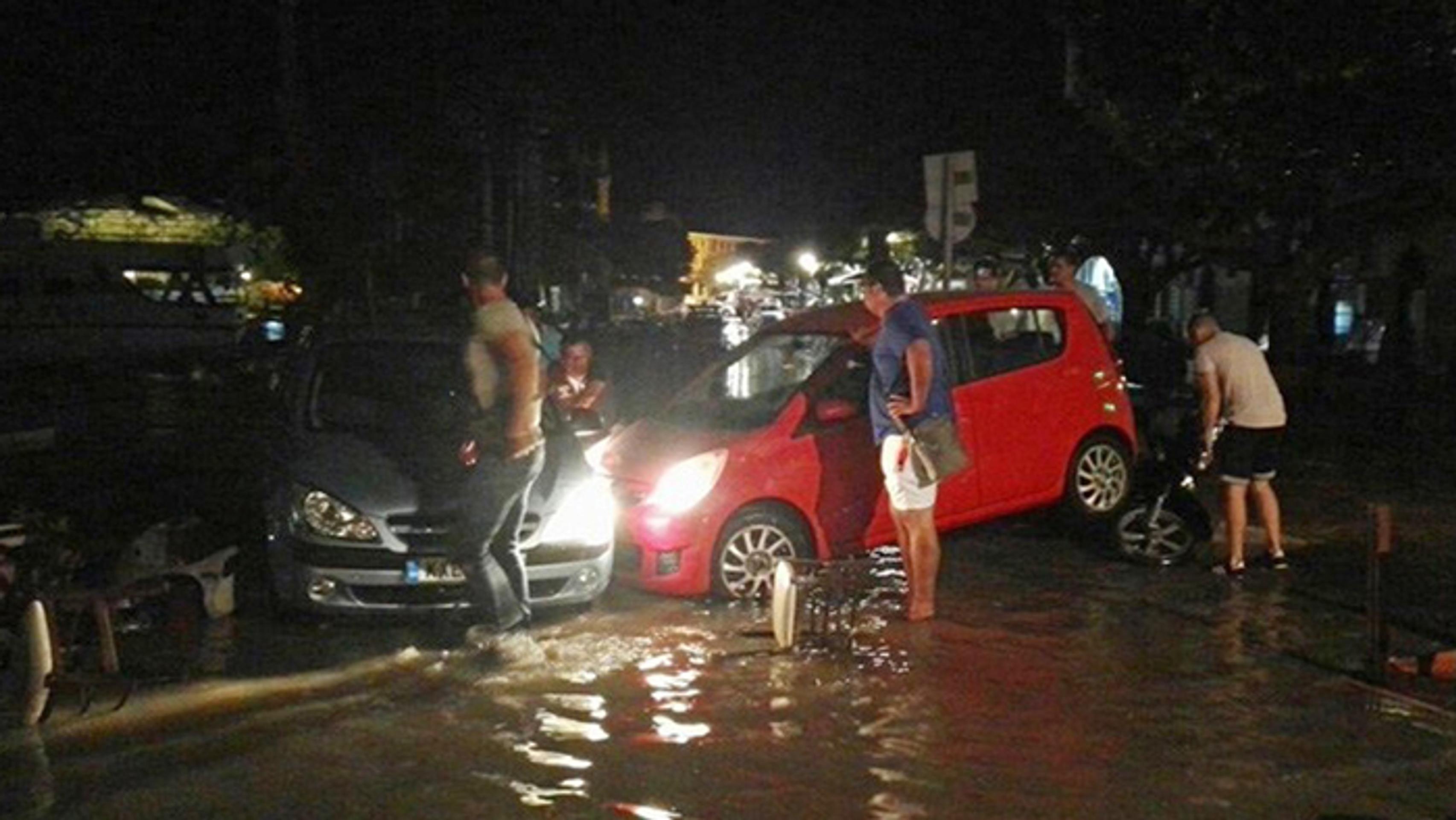 Zemetrasenie spôsobilo na Kose záplavy.