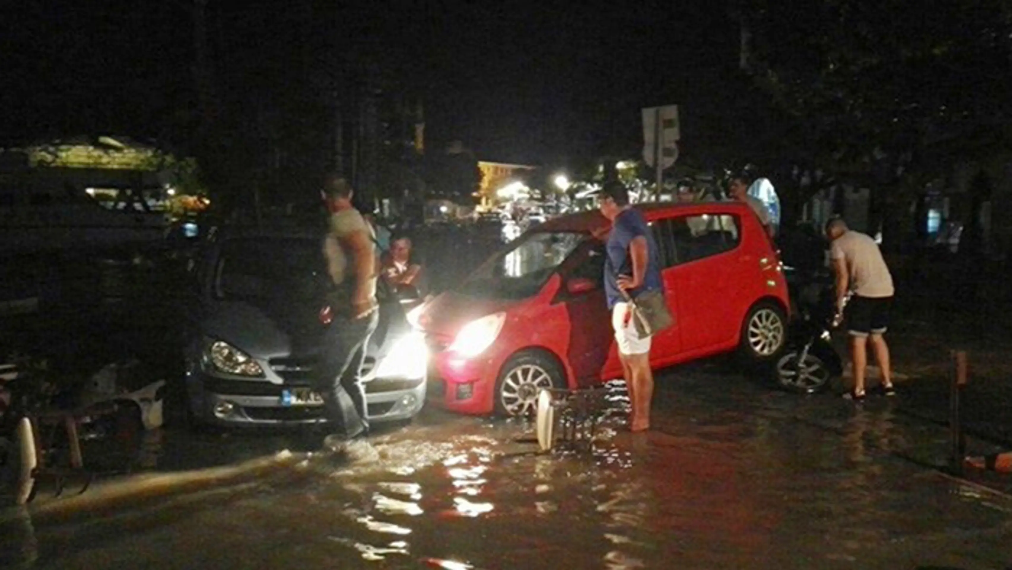 Zemetrasenie spôsobilo na Kose záplavy.