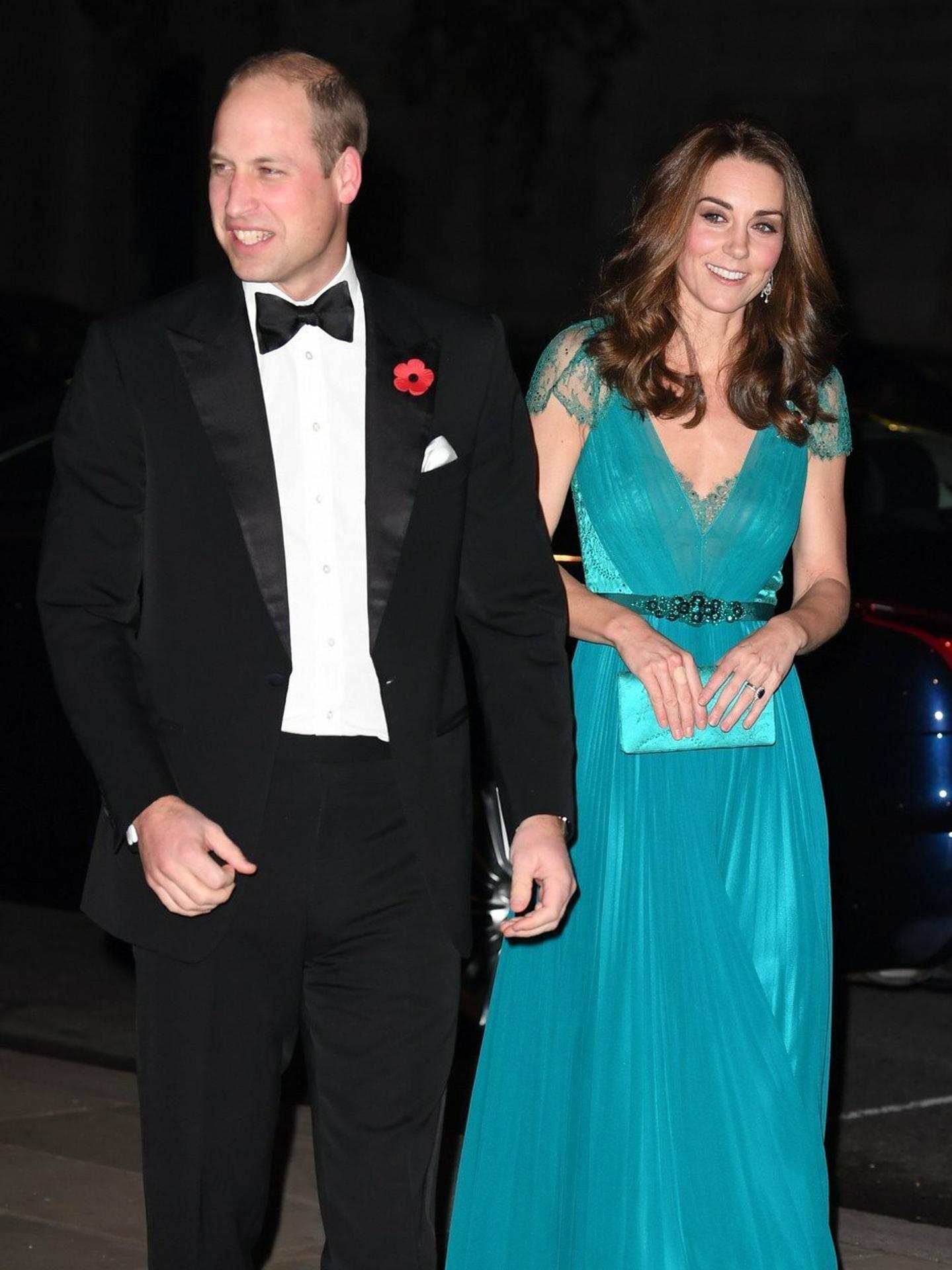 Kate Middleton v róbe od Jenny Packham teraz.