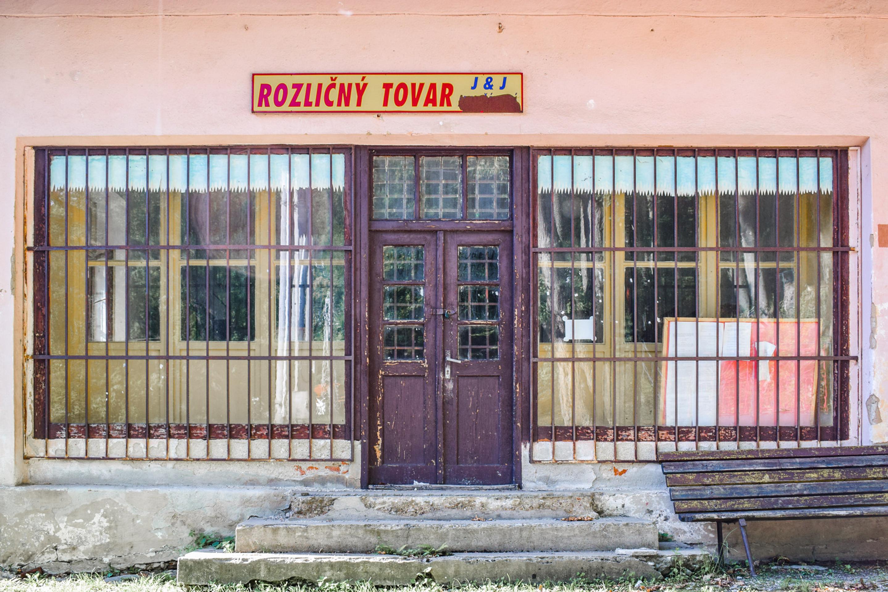 Bývalý obchod s rozličným tovarom