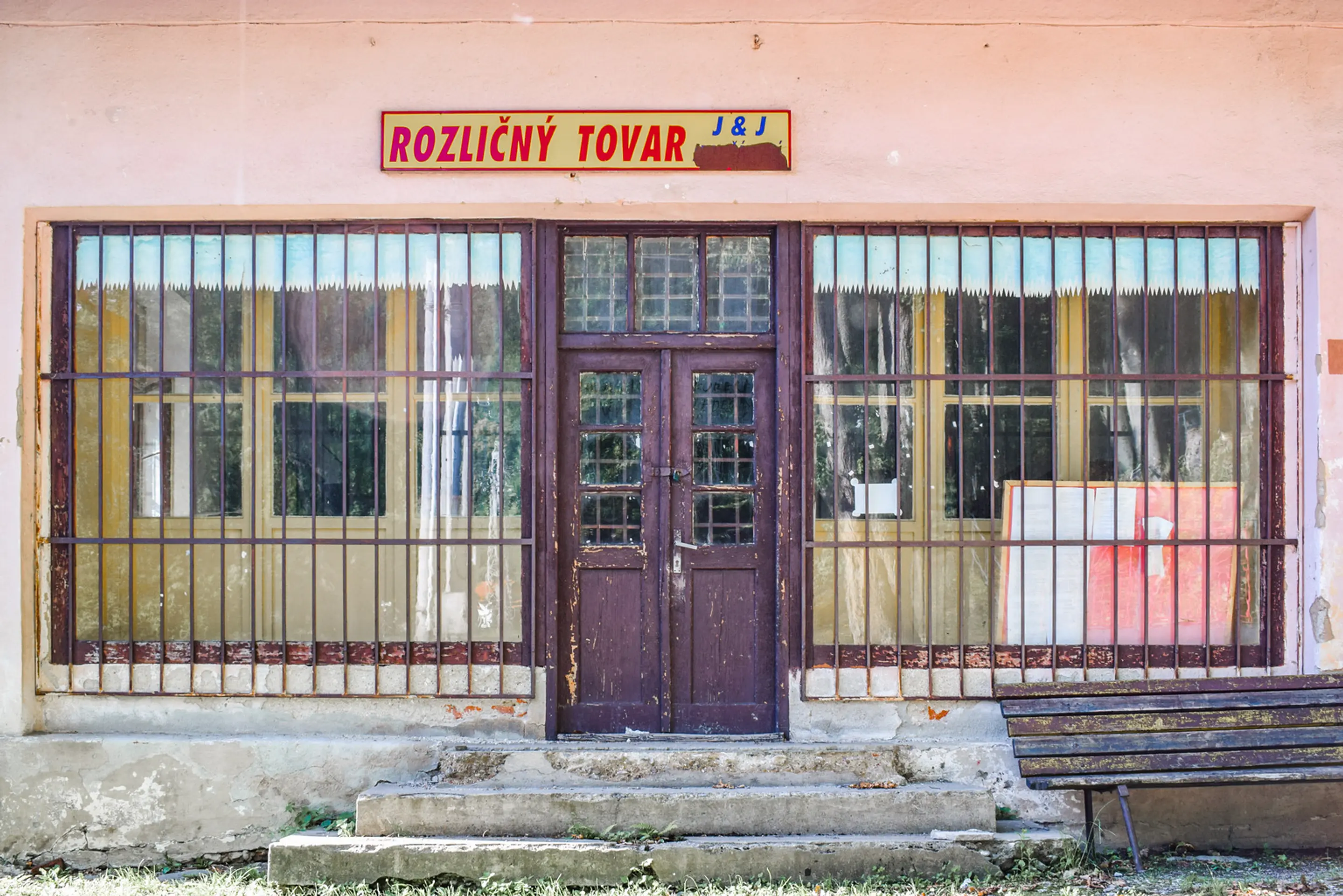 Bývalý obchod s rozličným tovarom