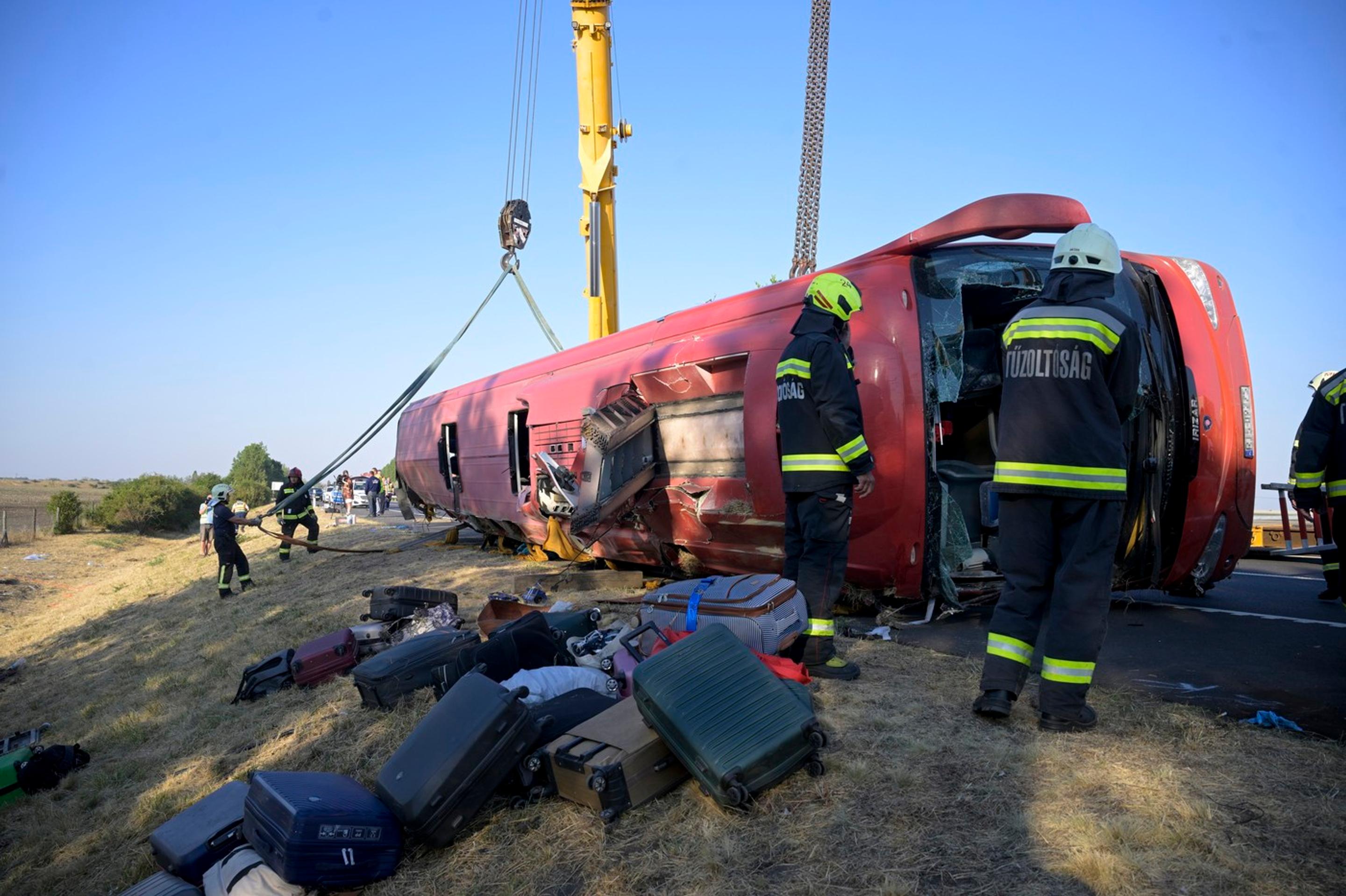 Pri nehode poľského autobusu zahynulo najmenej 12 ľudí.