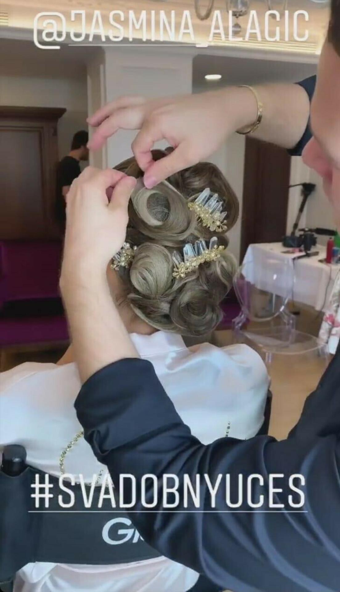 Predsvadobné raňajky.