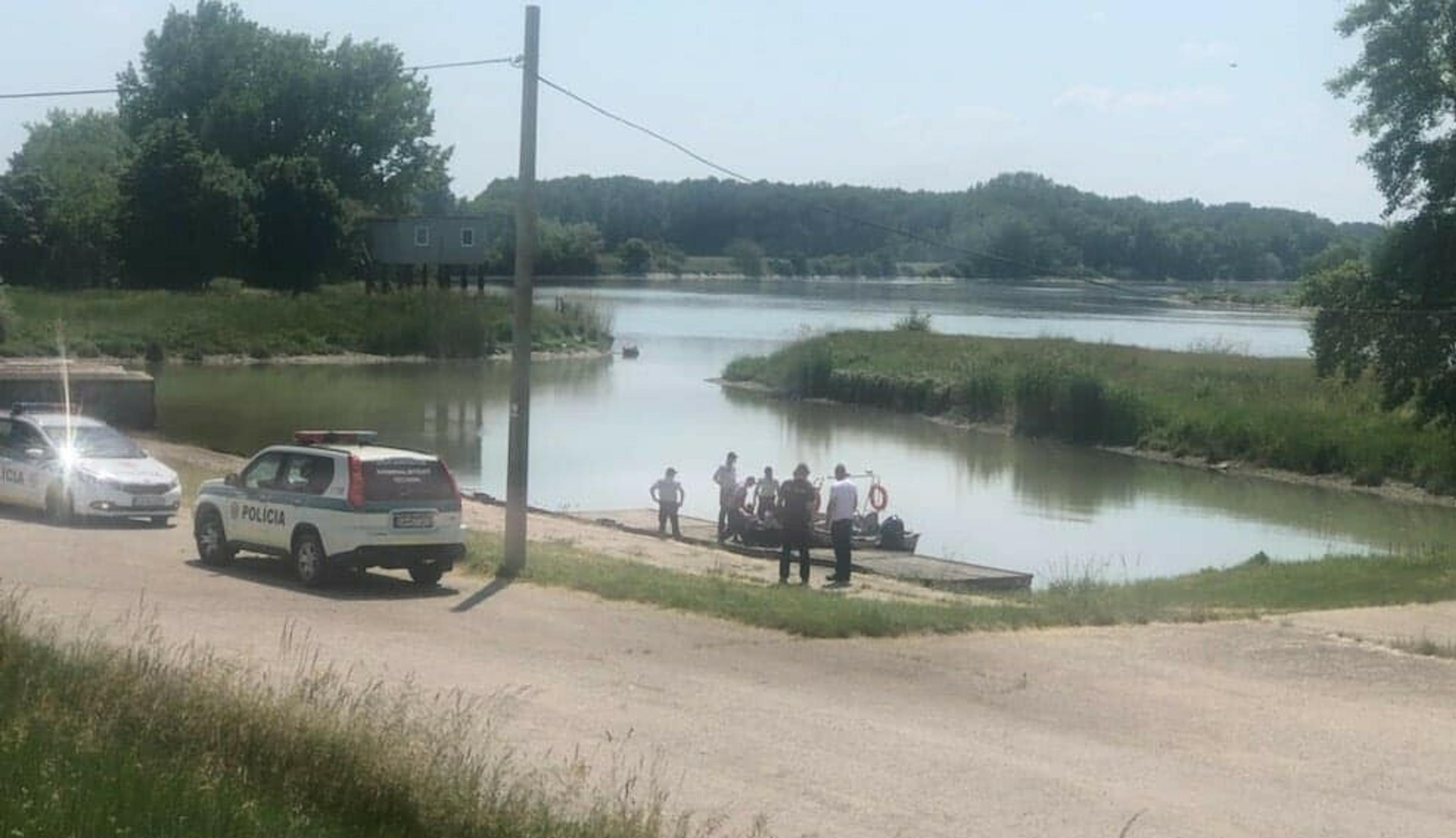 Telo chlapca priviezli do jedného z prístavov.