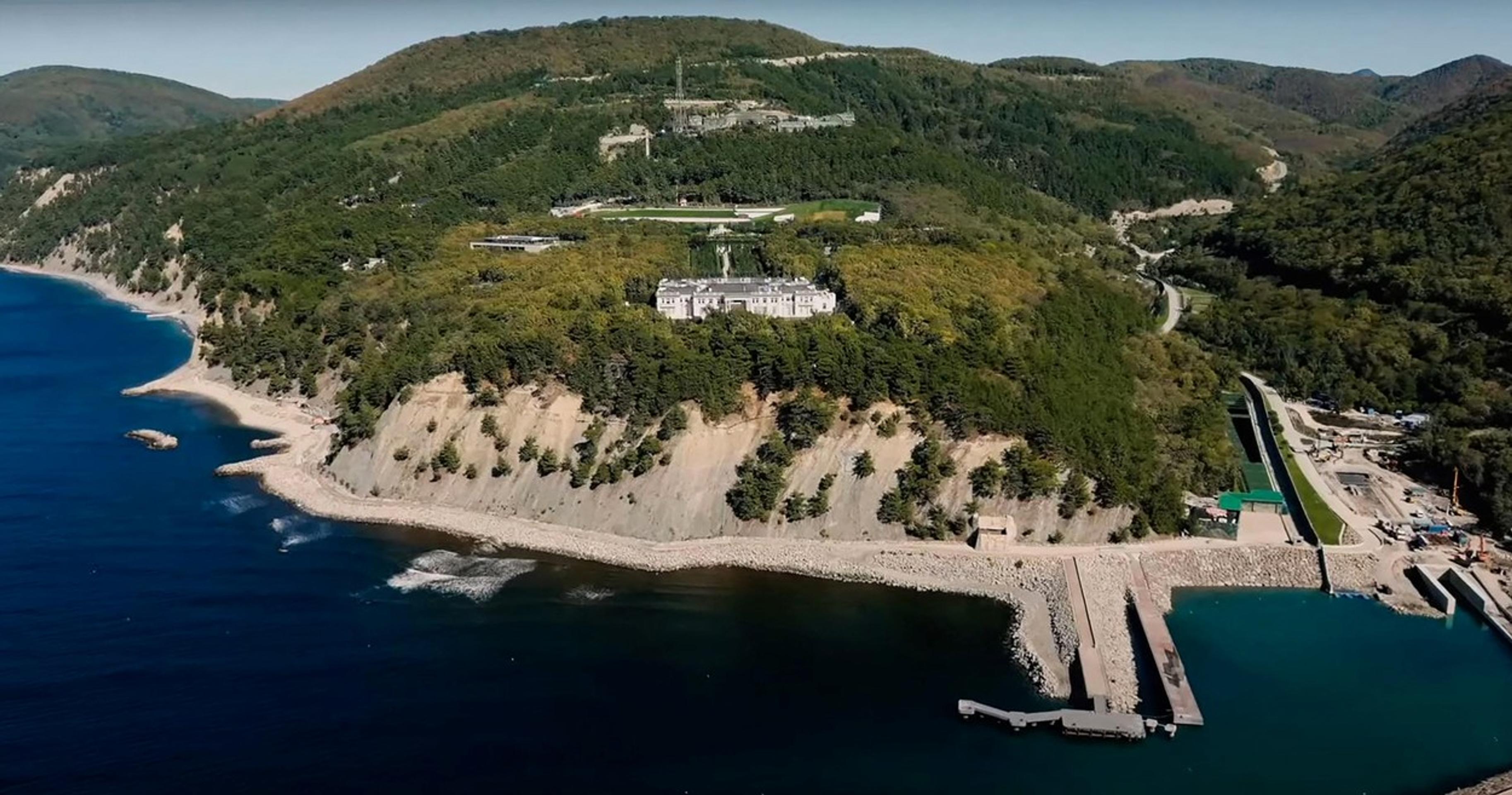 Putinov palác na brehu Čierneho mora.
