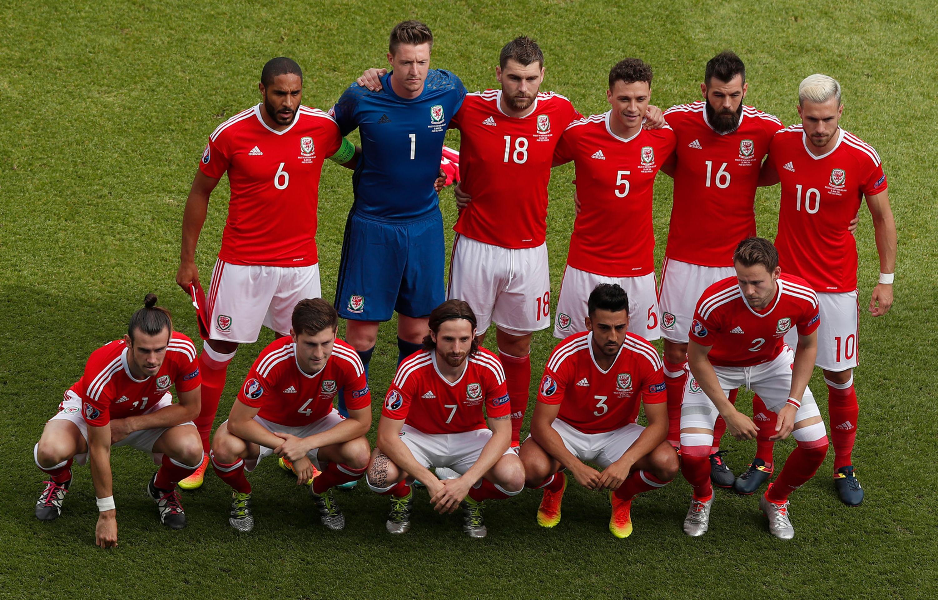 Hráči Walesu pred duelom na ME proti Walesu.