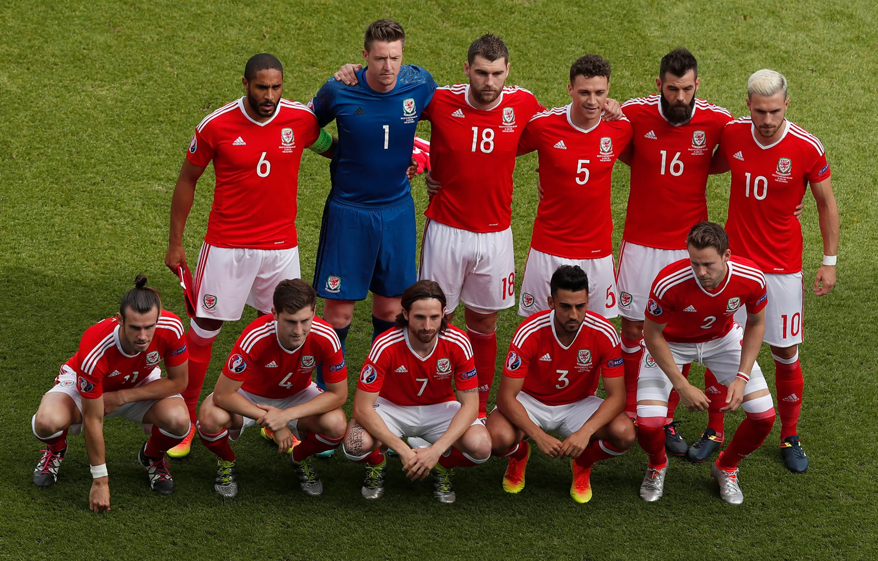 Hráči Walesu pred duelom na ME proti Walesu.