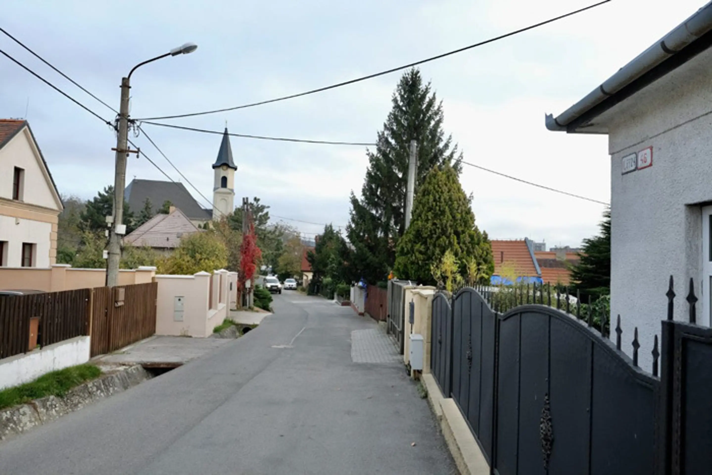 Prevoz vianočného stromčeka na Hlavné námestie v Bratislave.