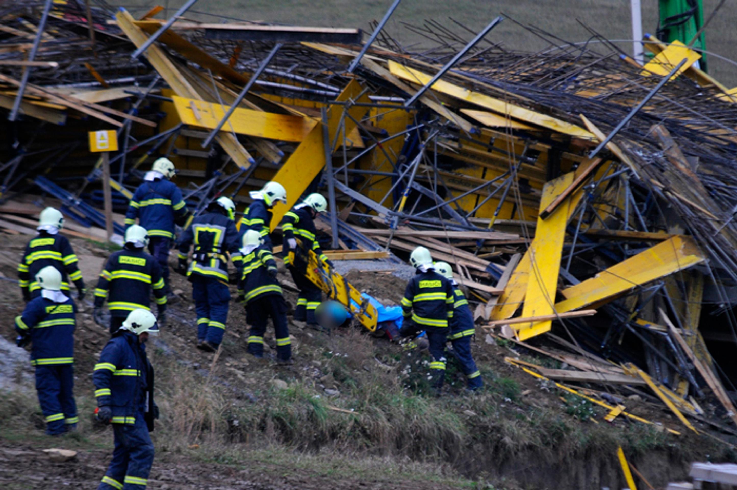 Pri obci Kurimany sa 2. novembra 2012 okolo 14.30 h. zrútil most vo výstavbe.