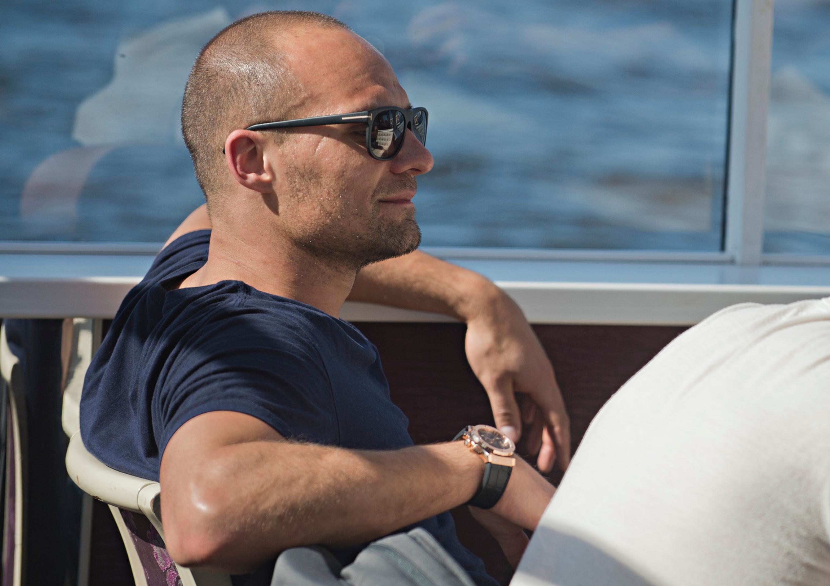 Slovenskí hokejoví reprezentanti si spestrili voľný deň na Majstrovstvách sveta v ruskom Petrohrade výletom vyhliadkovou loďou.