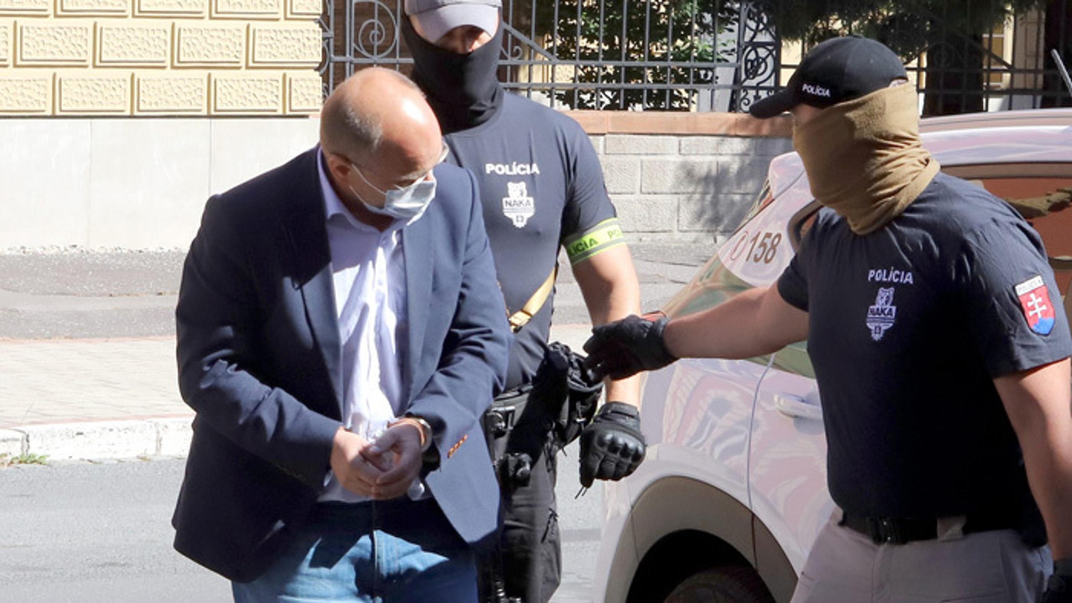 Prezidentka Zuzana Čaputová a emeritný arcibiskup Róbert Bezák.