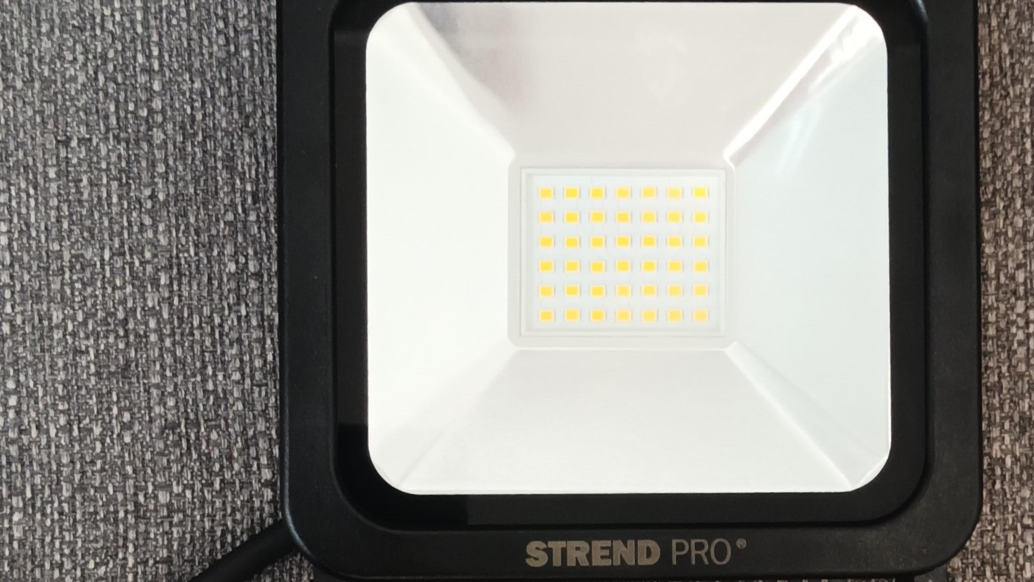 Nebezpečný LED reflektor.