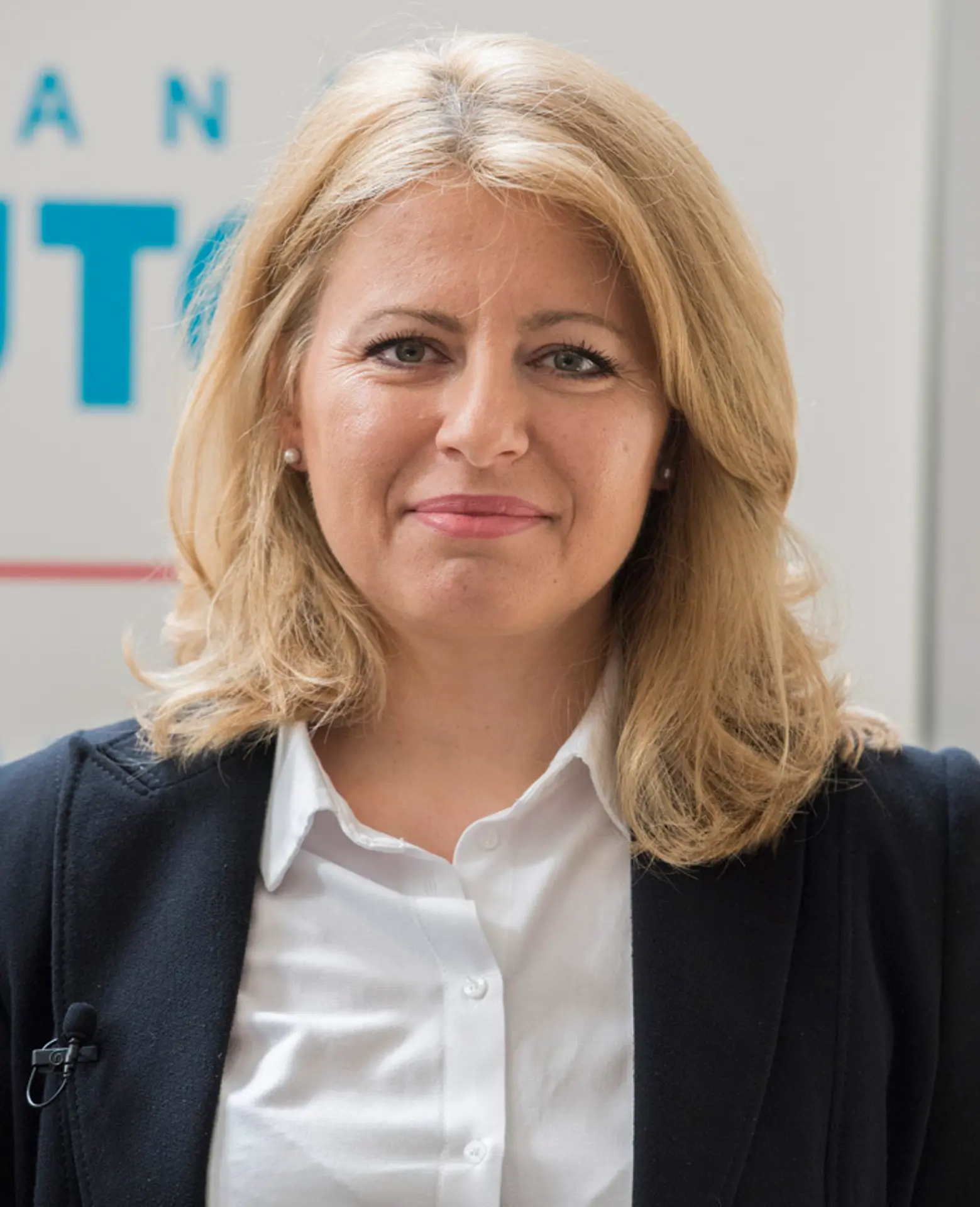 Zuzana Čaputová na prijatí u prezidenta Andreja Kisku po získaní Goldmanovej ceny. (2. mája  2016) 