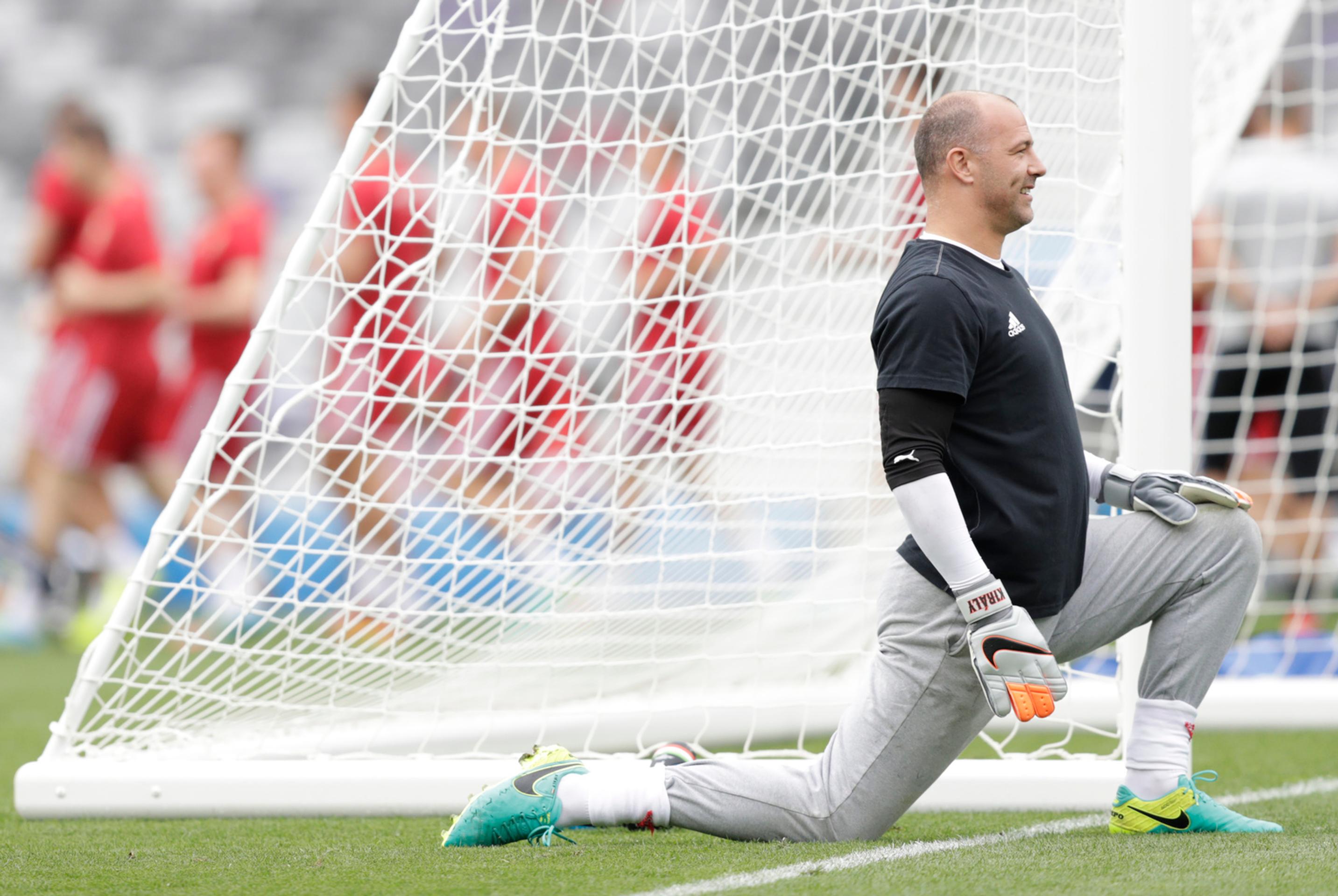 Brankár maďarskej futbalovej reprezentácie Gábor Király počas tréningu.