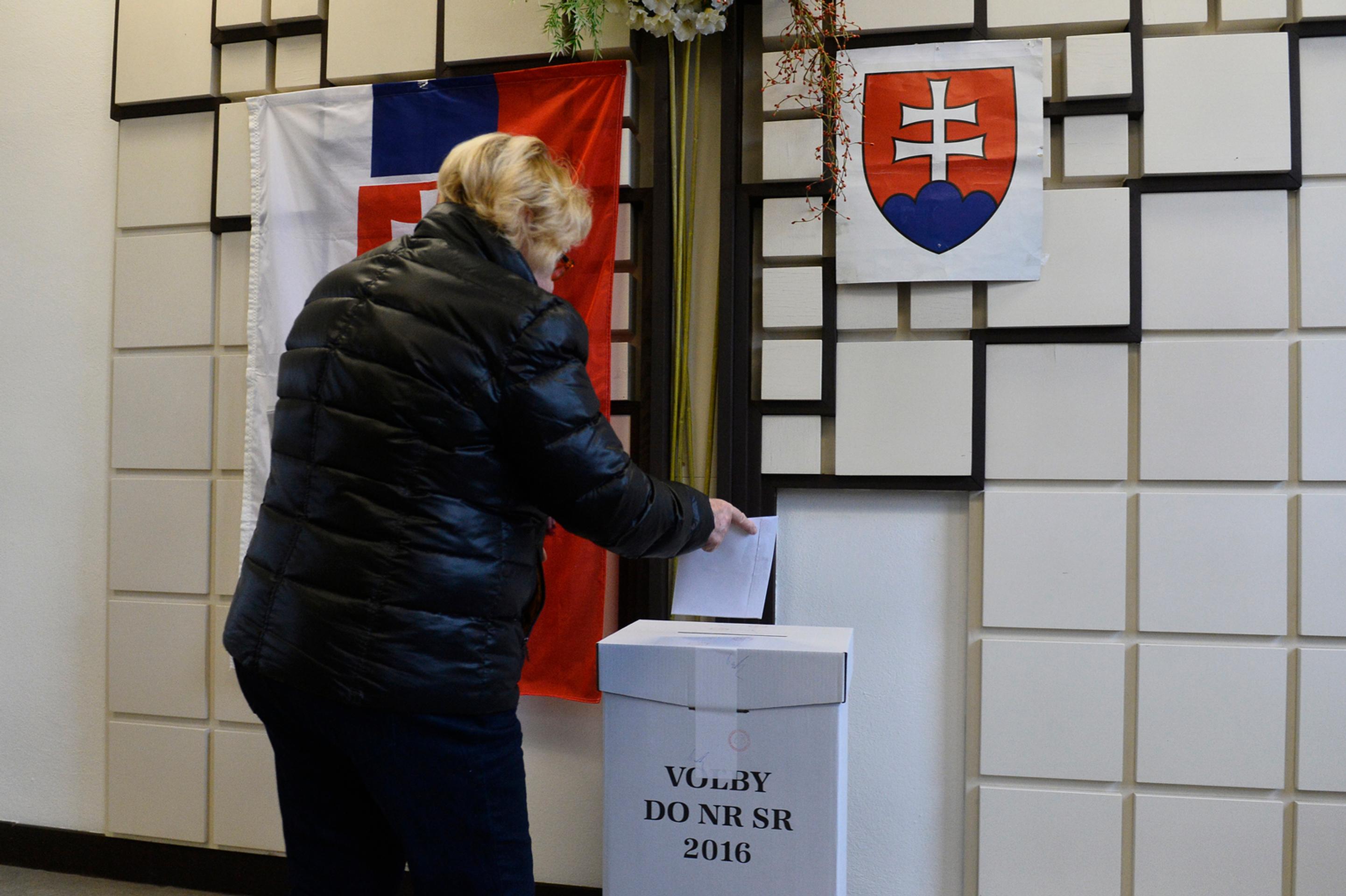 Prví voliči už prišli odovzdať svoj hlas