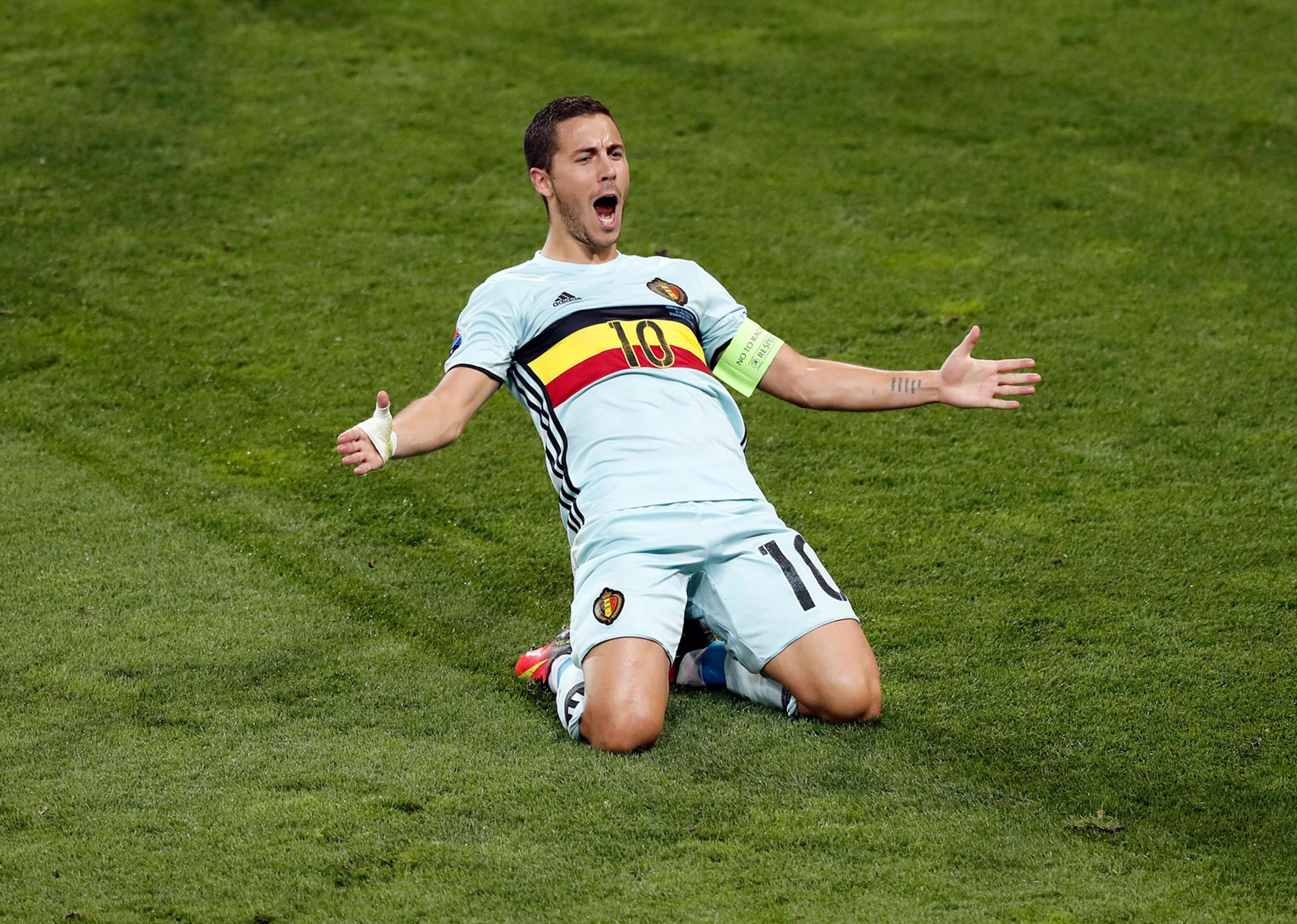 Eden Hazard z Belgicka sa teší po góle na 3:0 v osemifinále ME proti Maďarsku.