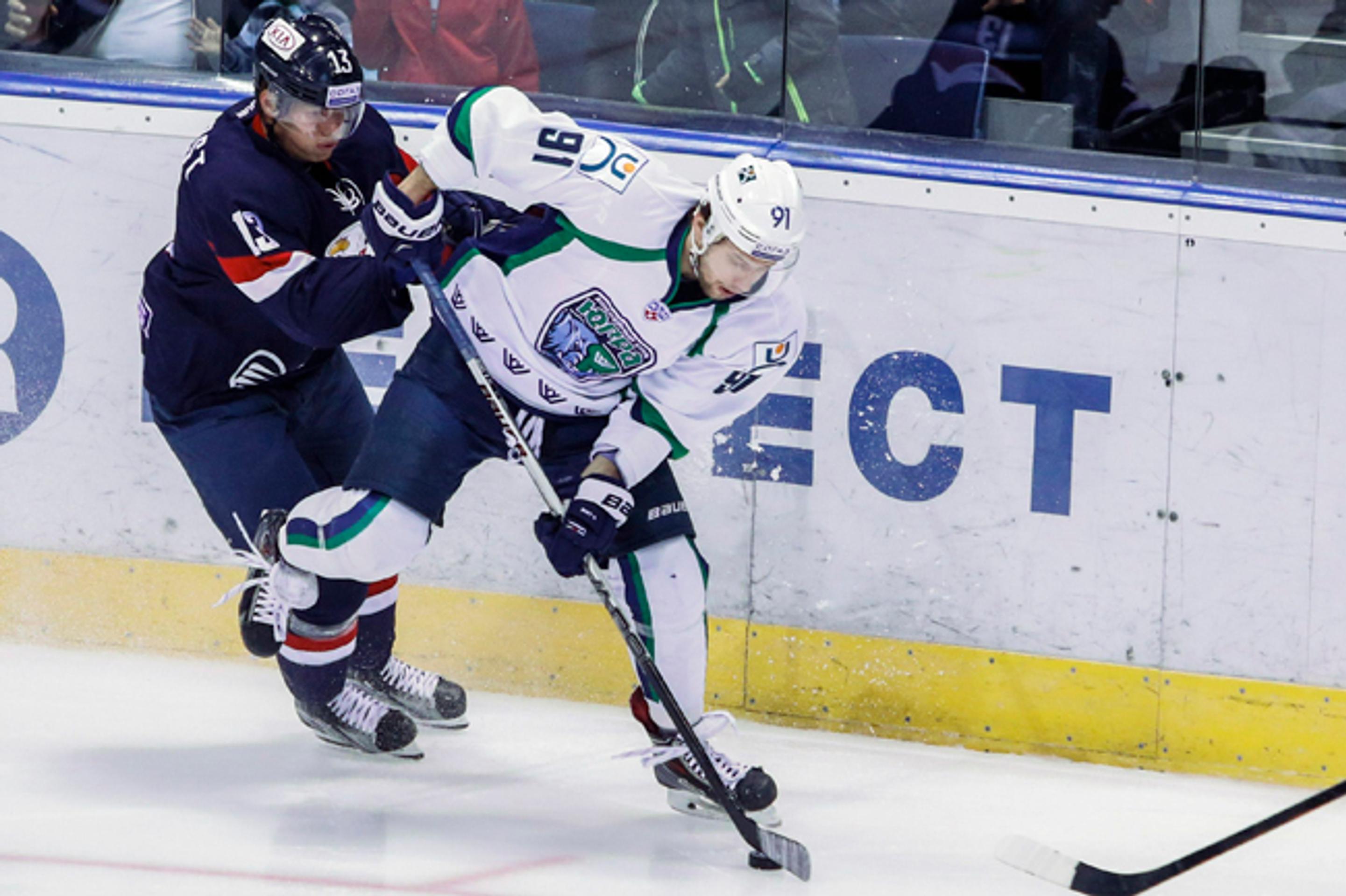 Zľava Václav Nedorost (Slovan) a Igor Bortnikov (Jugra) 