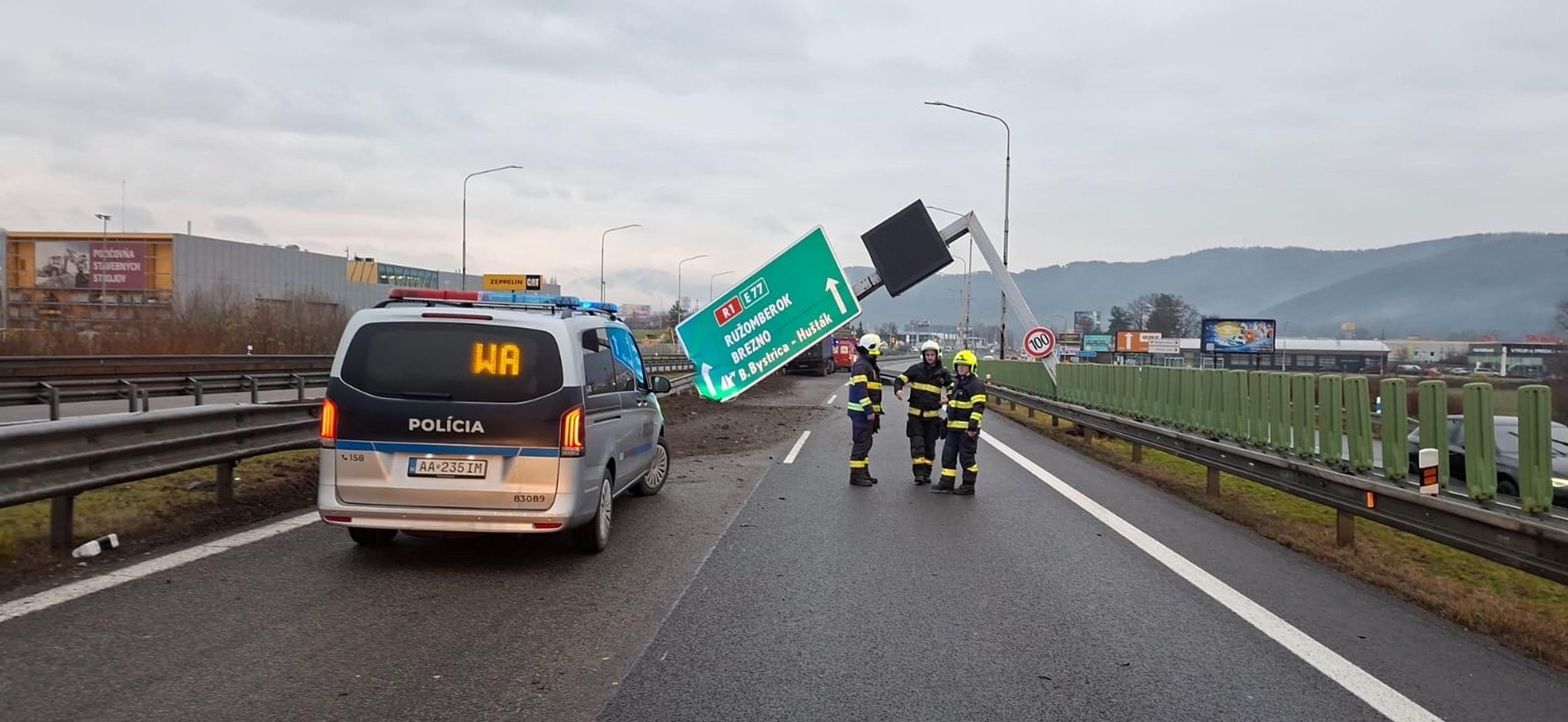 Nehoda kamióna pri Banskej Bystrici