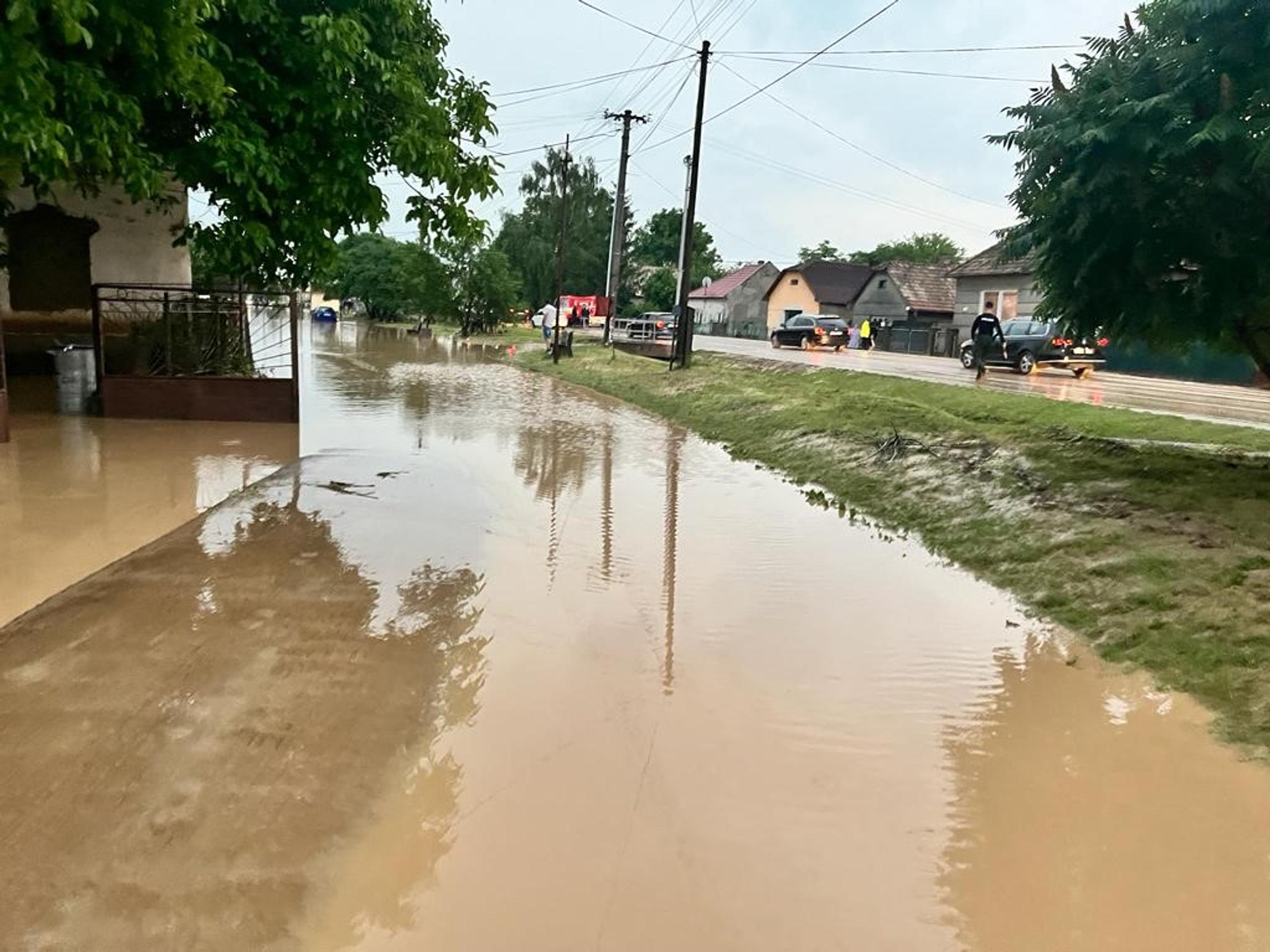 Povodeň v obci Pavlovce.