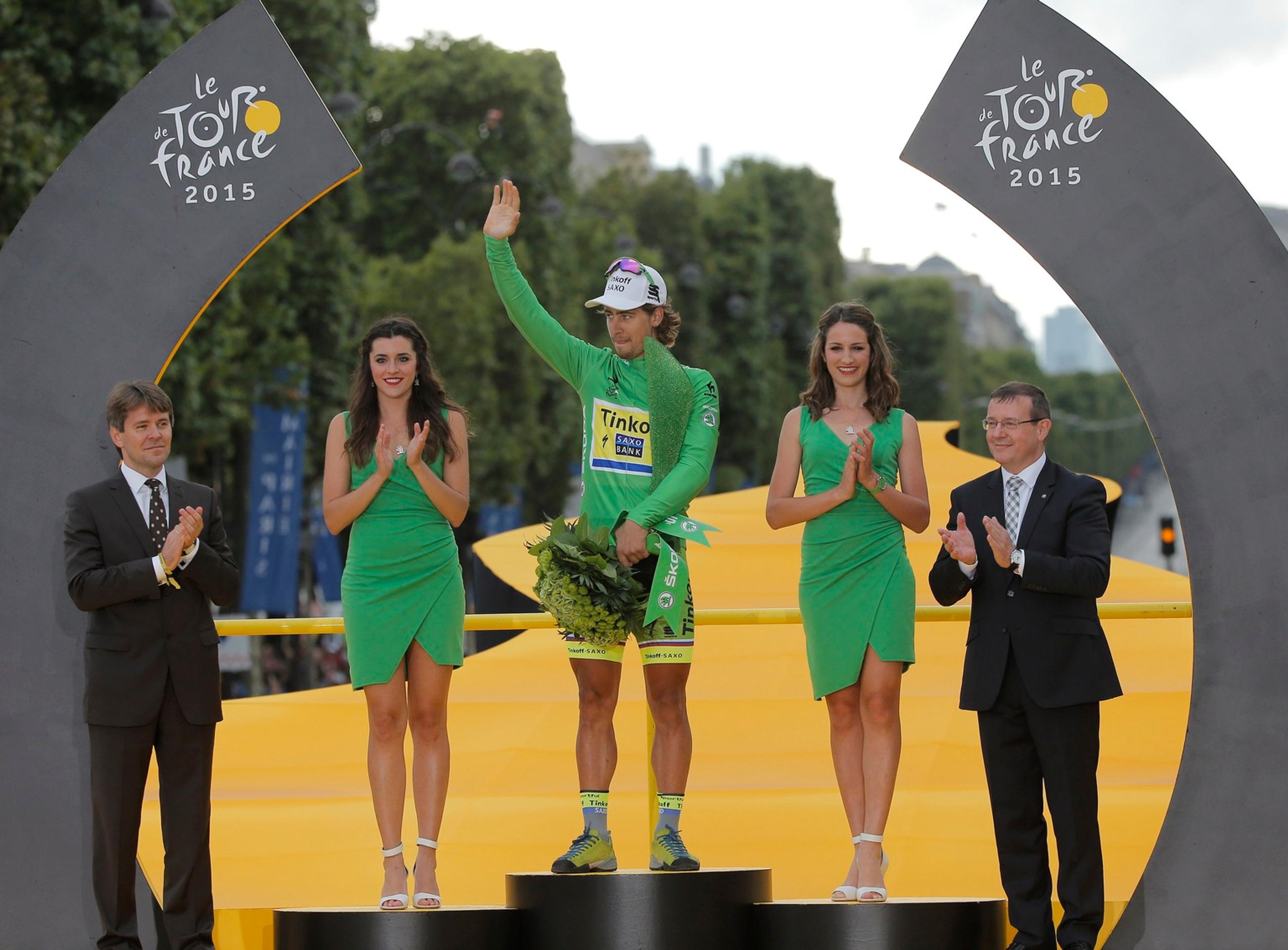 Peter Sagan pózuje po zisku zeleného dresu