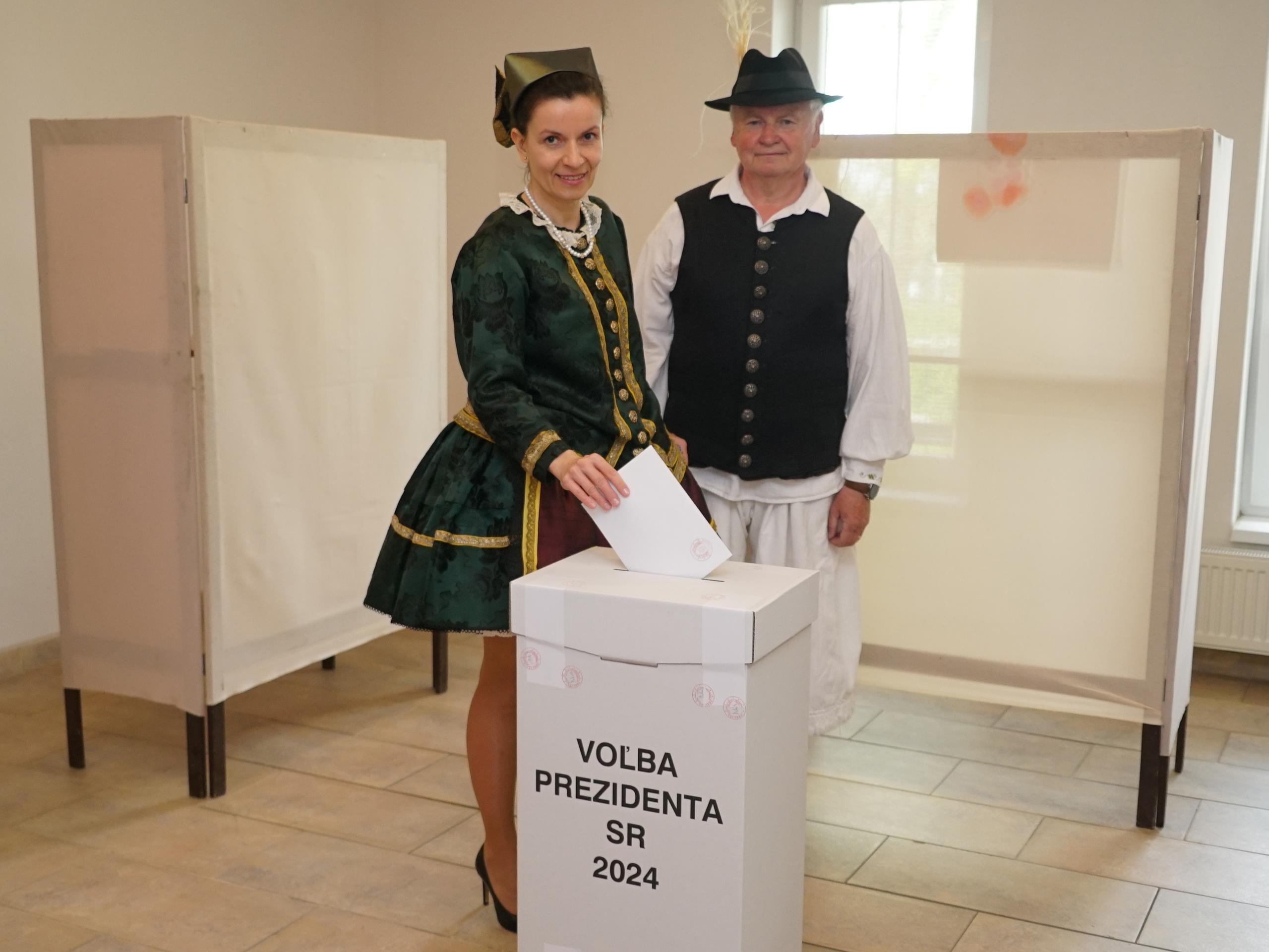 V Iži volili aj v krojoch.