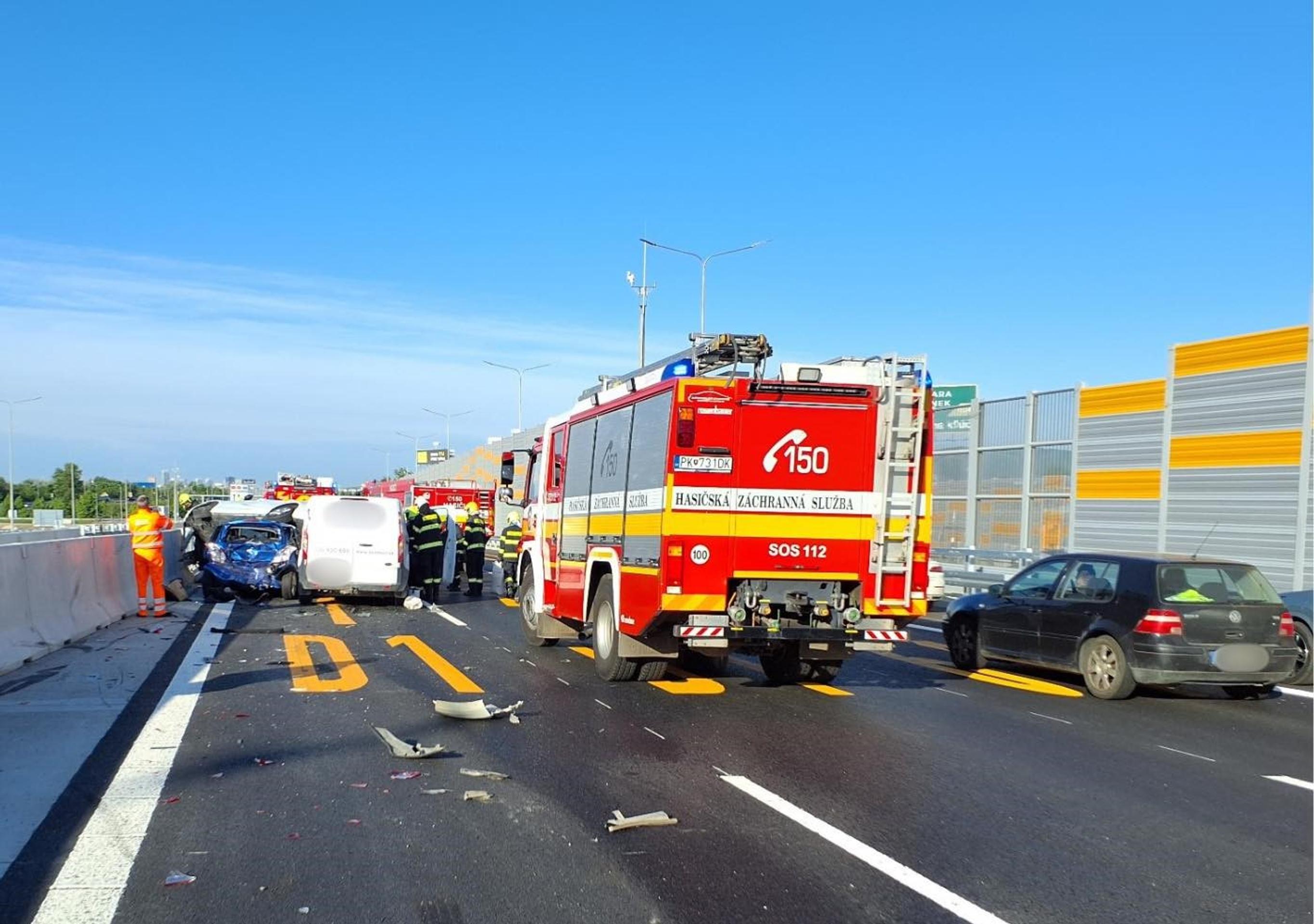 Reťazová nehoda pri Bratislave.