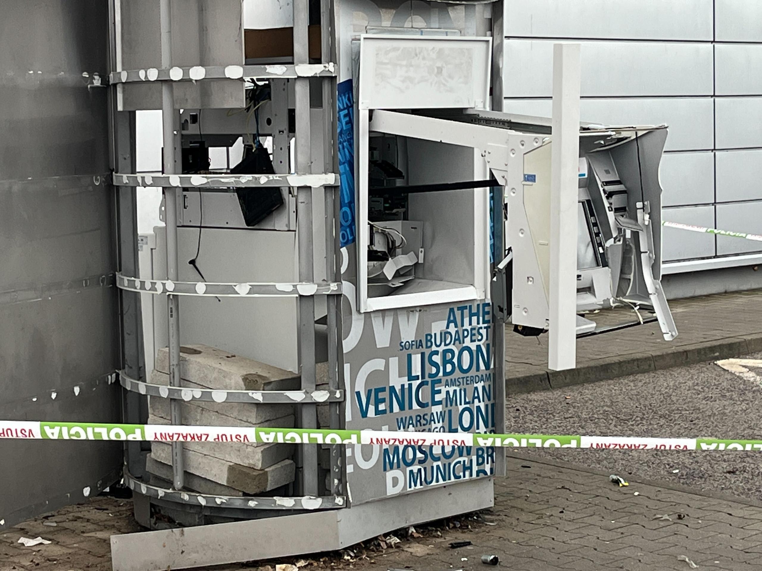 Zničený bankomat v Ivanke pri Dunaji.