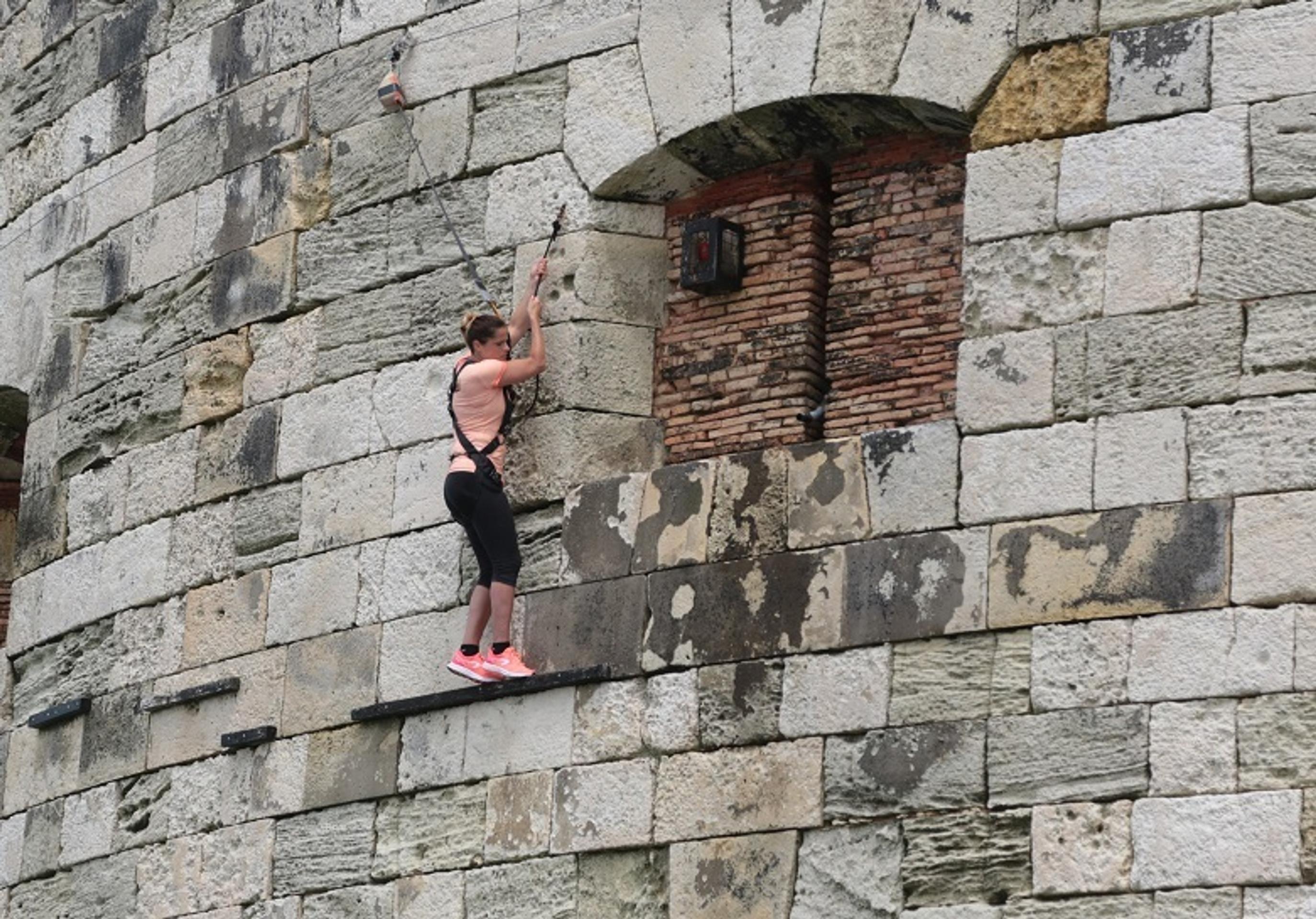 Veronika Velez-Zuzulová