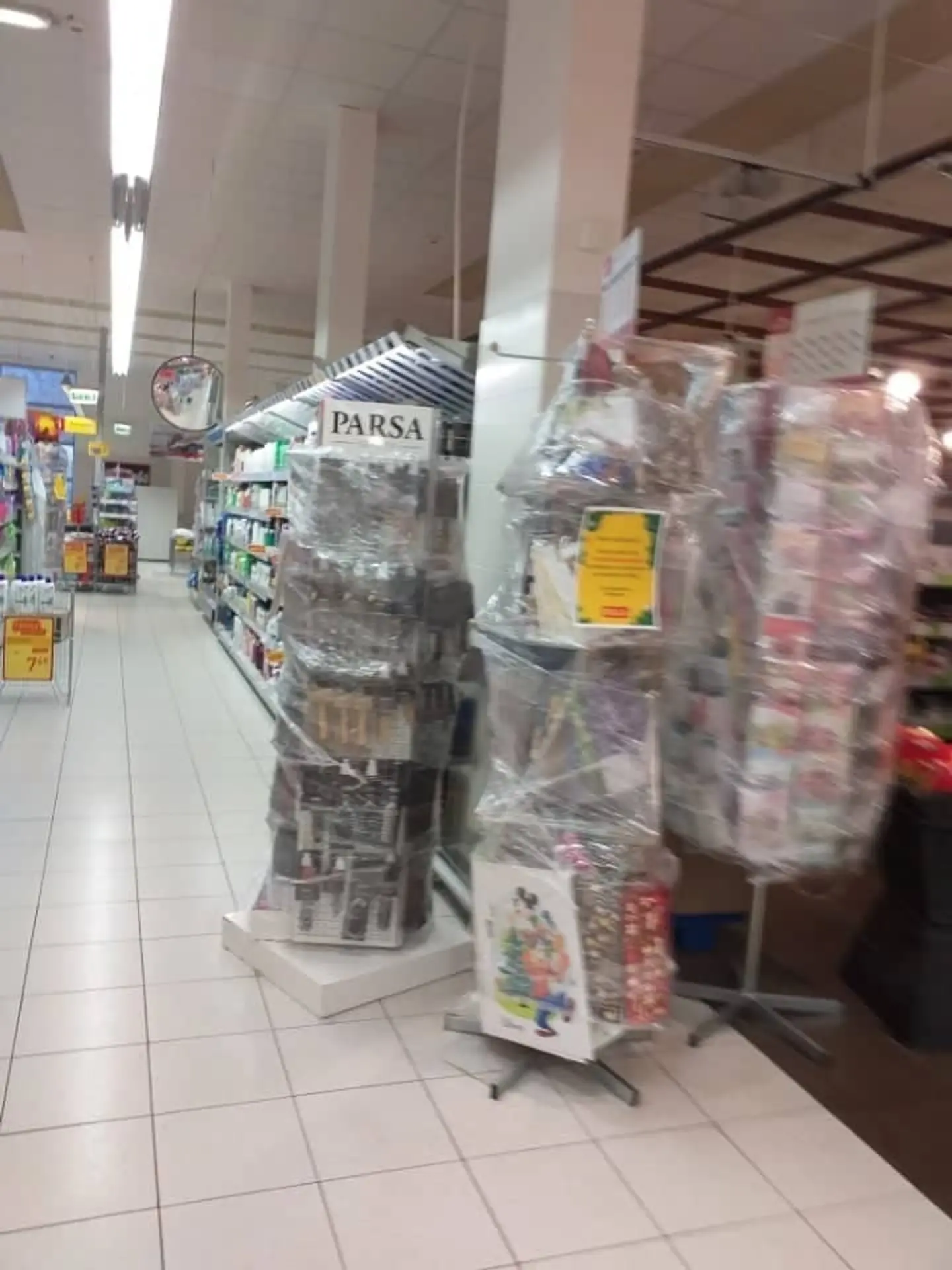 Obyvatelia Trenčína prichádzajú na celoplošné testovanie.
